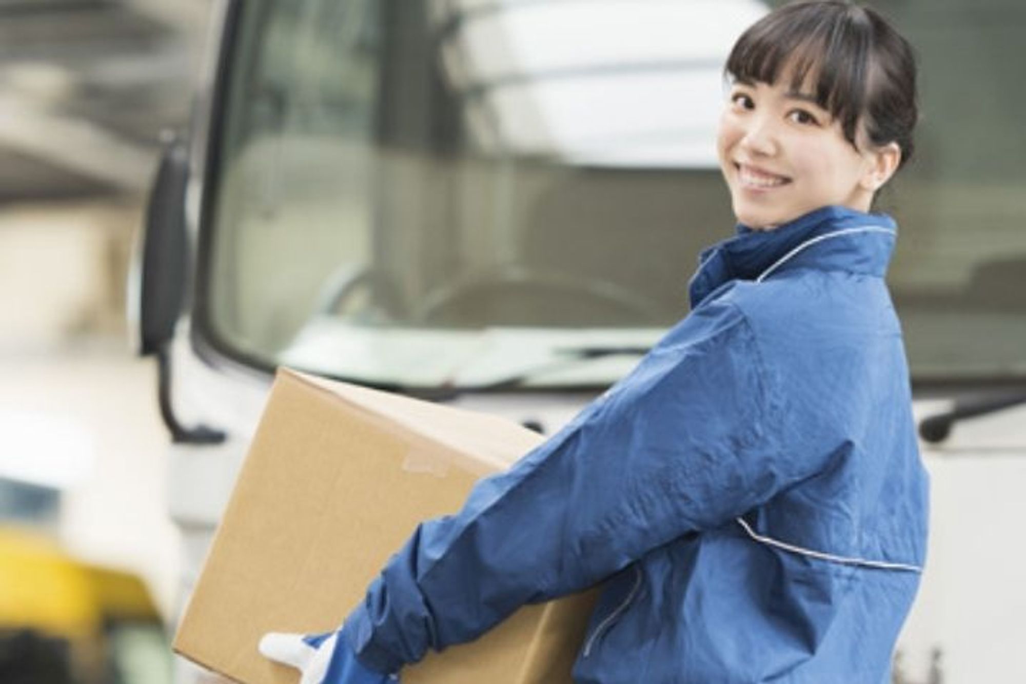 【創業65年以上】月給30万円〜／年間休日120日(土日祝)／トラック運行管理者／未経験◎住宅手当も-GO0001/QJ-DaQqV54ny1BlZO-GqoQ