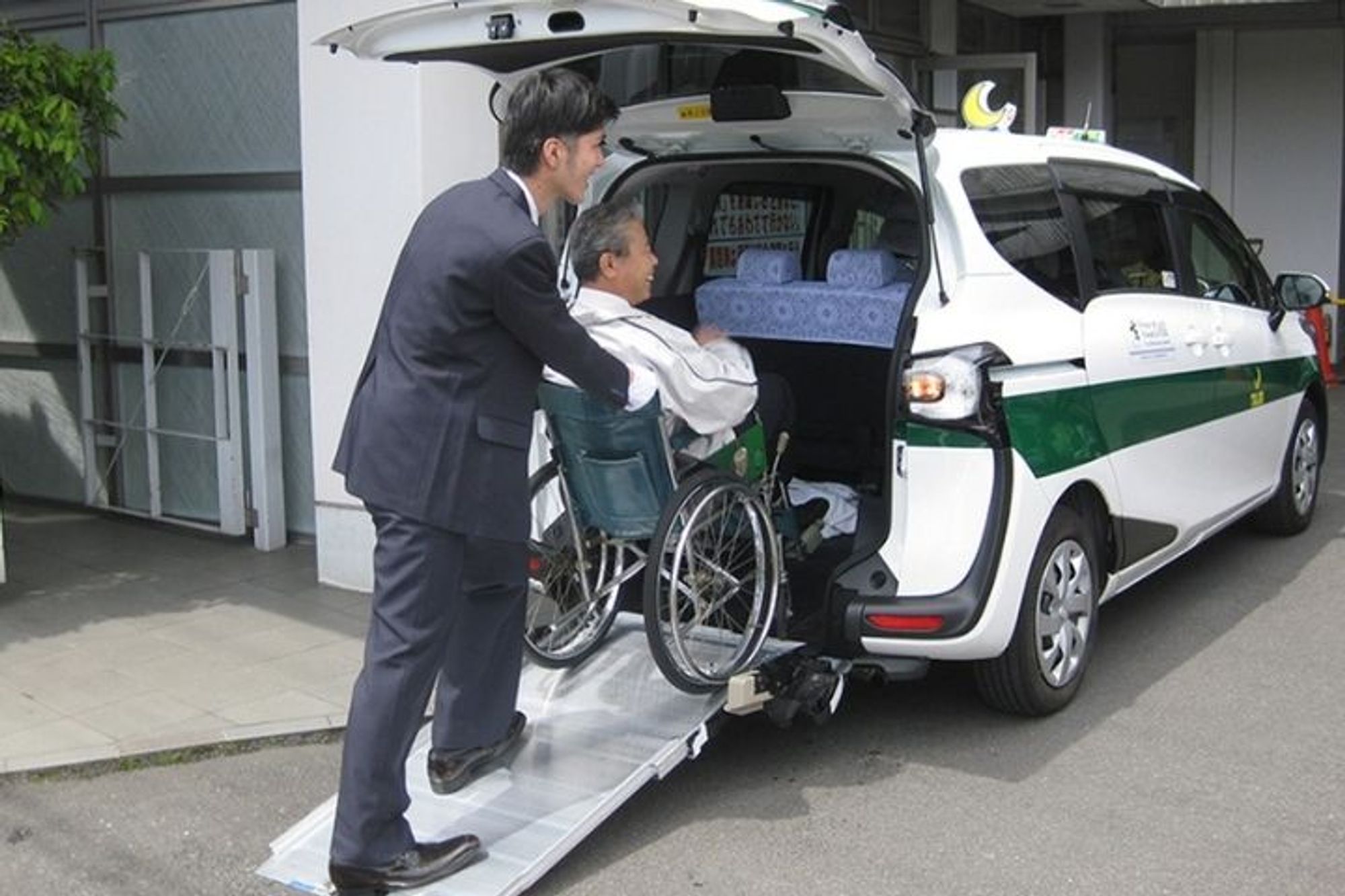 【日曜日はお休み】月収30万円◎【京都市勤務】未経験OK／定着率95%の職場環境-GO0001/R7drH8Cc7rOCCV00HORTew