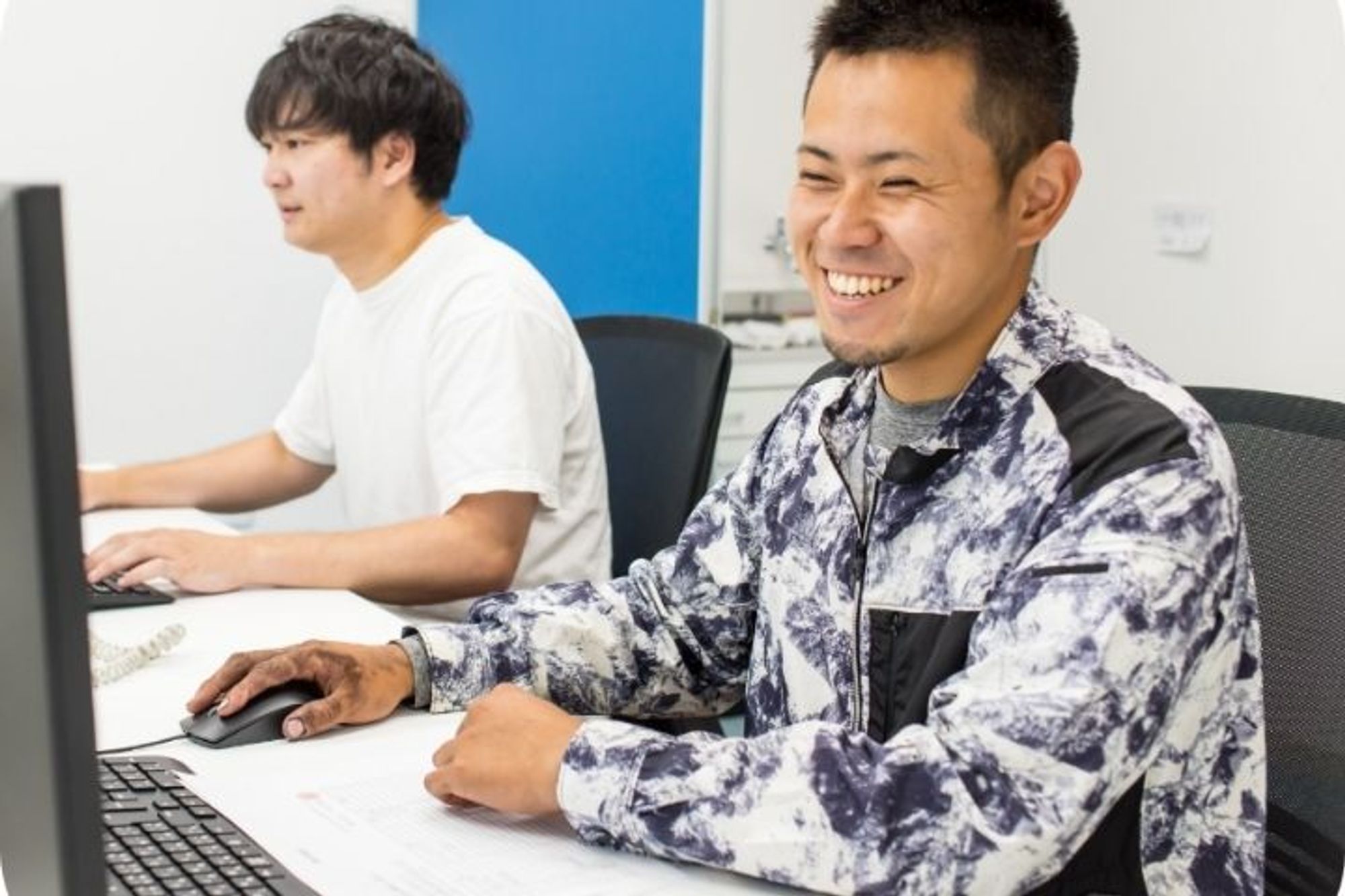 【月給20〜30万円】シフト制／賞与年２回／未経験◎／車通勤可／年間休日120日-GO0001/dSX1u2jSteY-r4-9j2FirA