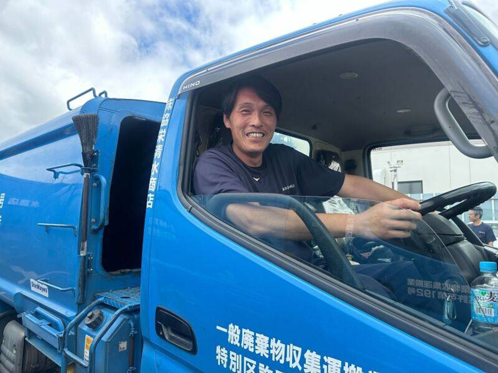 【給与UP】普通免許で応募可!社員想いな福利厚生多数!廃棄物回収-0番目の画像