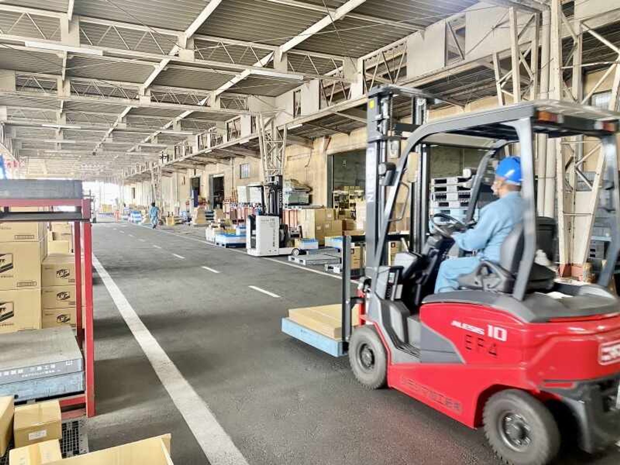 未経験歓迎！資格支援制度有で初めても安心。倉庫内作業/月8休～-0番目の画像