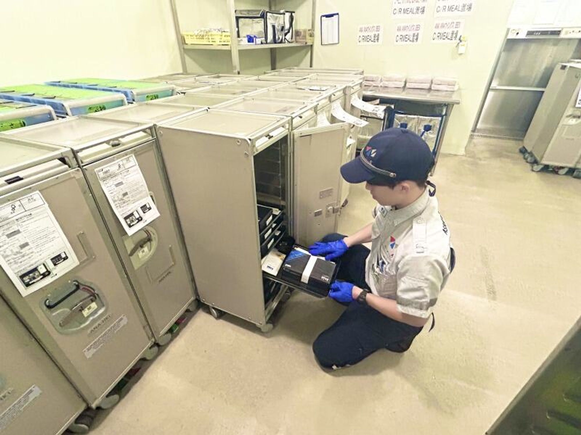 コツコツ作業/未経験スタート大歓迎！機内食積み込み/家賃補助◎-1番目の画像