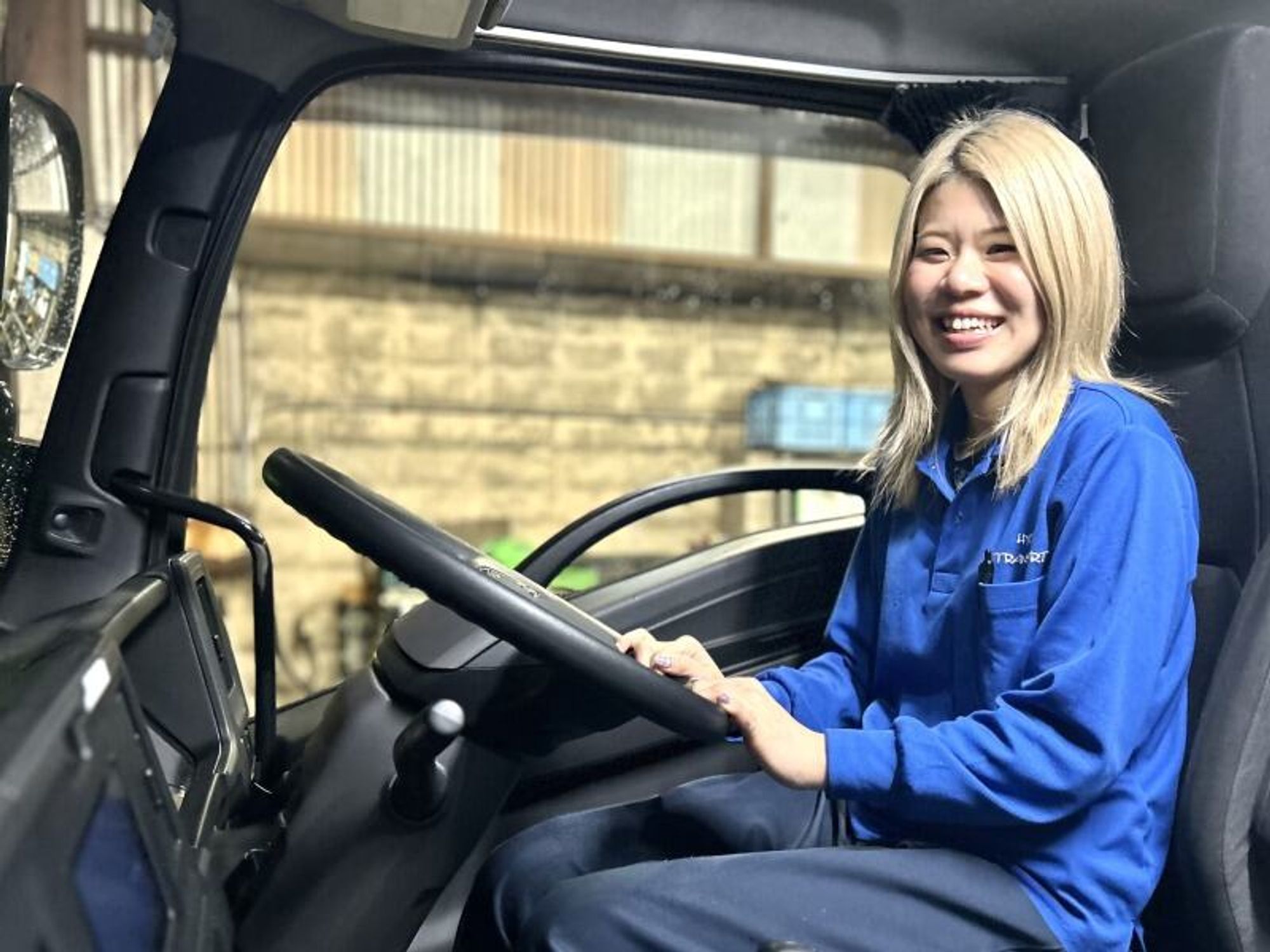 安定グループ*手積みなし！異業種からの転職多数◎4tドライバー-0番目の画像