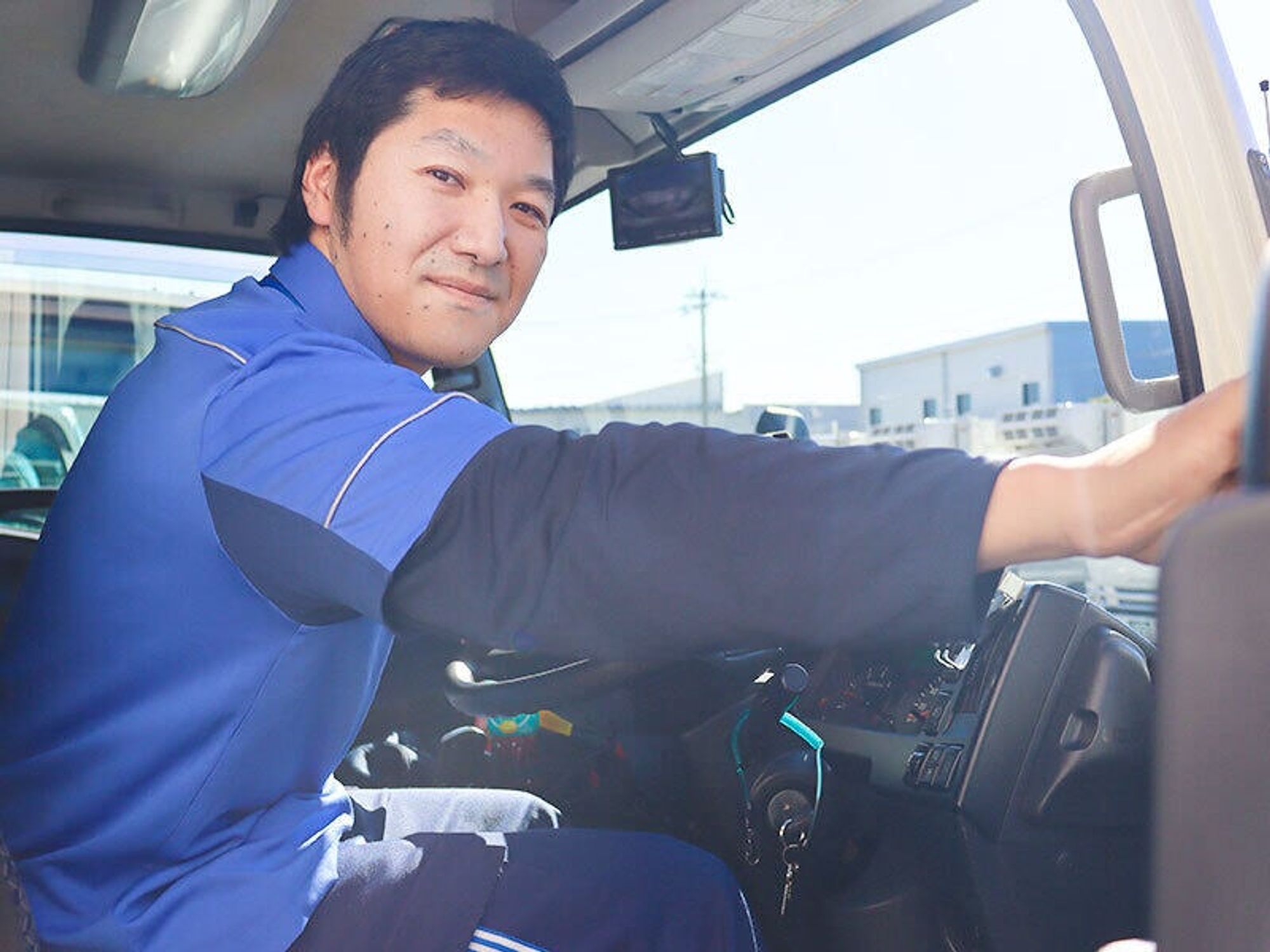 希望休ほぼ100%+定刻通り出退勤で、毎日が予定通り■中型配送の0枚目の画像