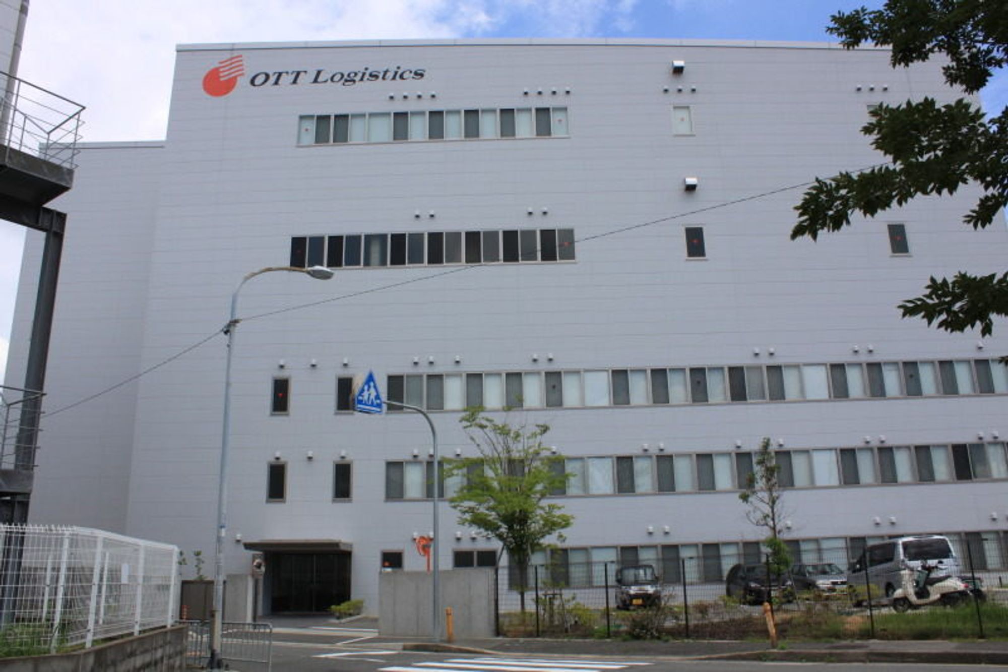 【正社員】土日祝休み／物流倉庫★フォークリフト作業の14枚目の画像