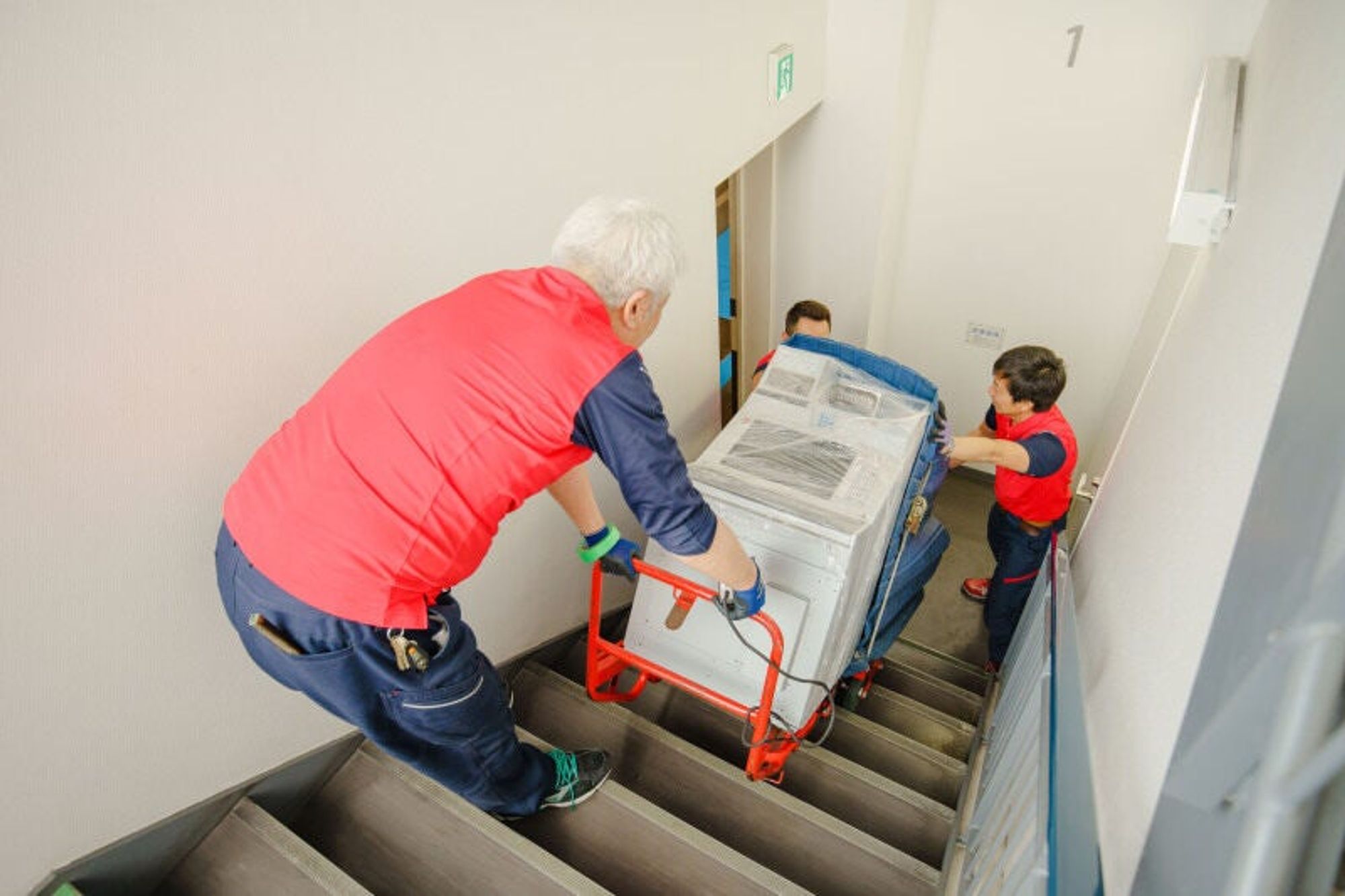 大型機材の配送から設置までをお任せ！2ｔドライバー募集！-1番目の画像