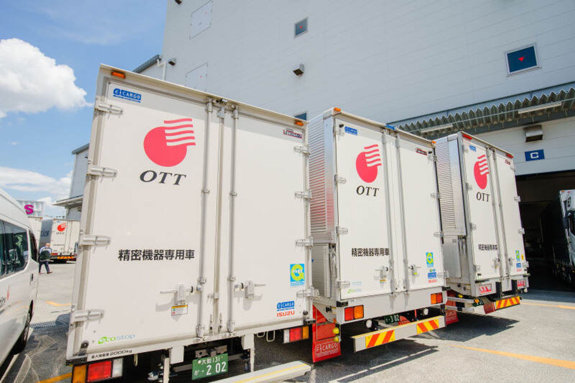 大型機材の配送から設置までをお任せ！2ｔドライバー募集！-2番目の画像