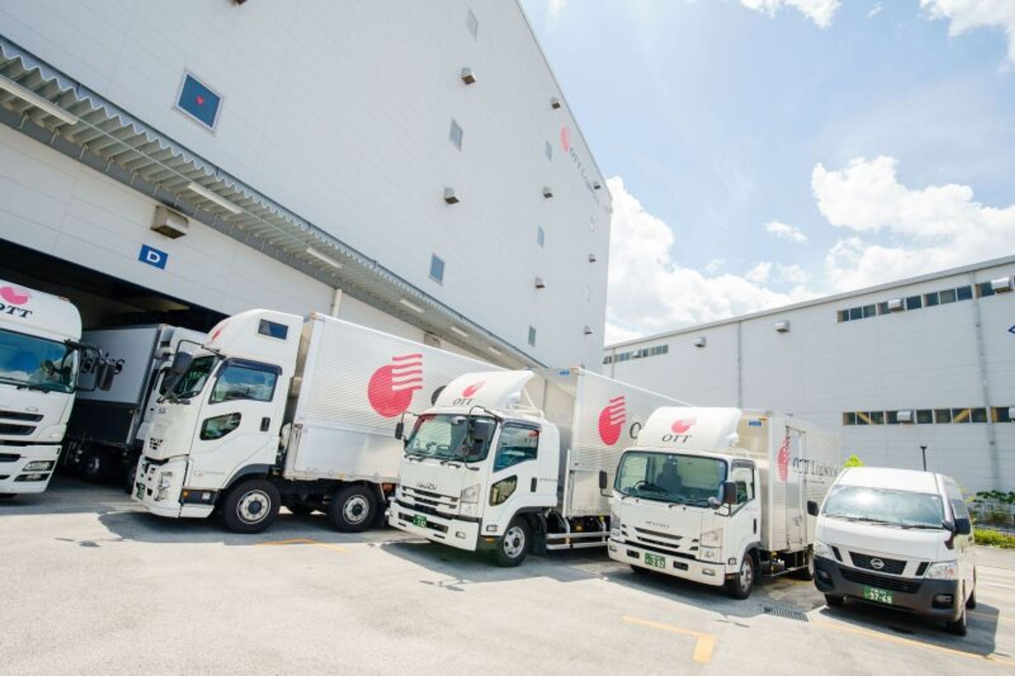 月収34万円以上！土日祝休み♪ルート配送で安心の2ｔドライバーの0枚目の画像