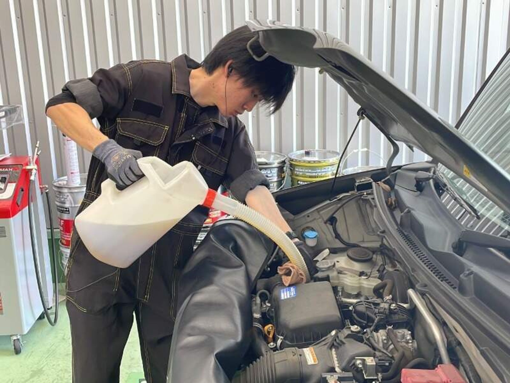 イエローハットで働こう!未経験/無資格から挑戦可ピット業務募集-1番目の画像