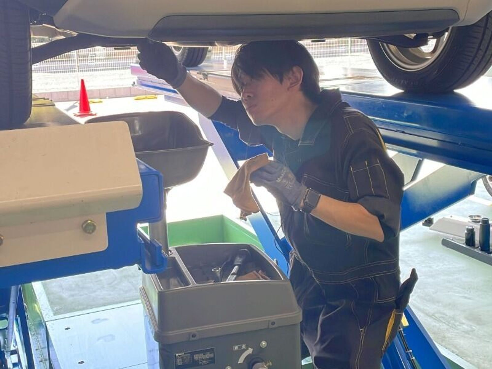 イエローハットで働こう!未経験/無資格から挑戦可ピット業務募集-2番目の画像