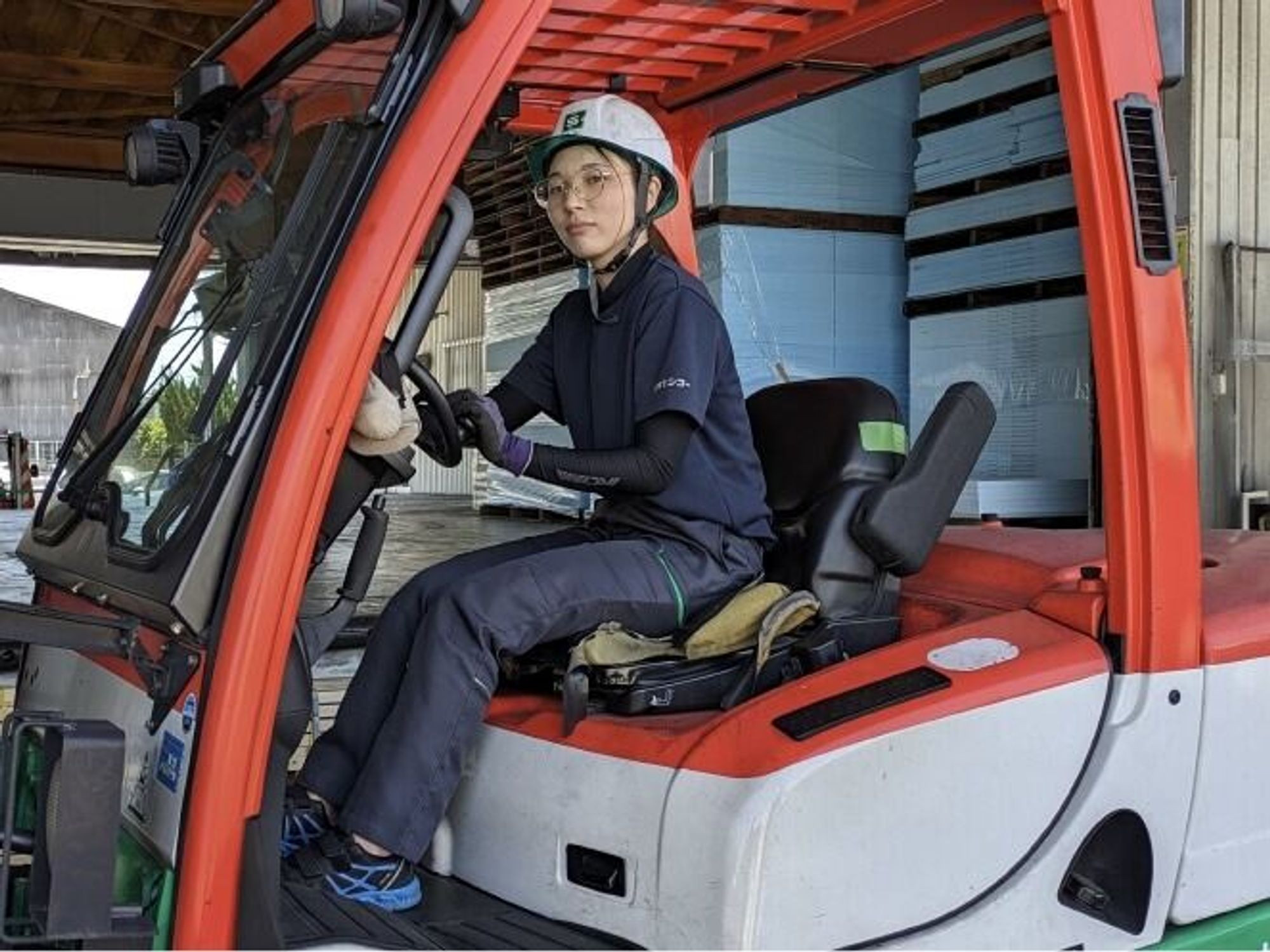 【夜間 フォークリフト】上場グループで安心安定〈成長企業〉-0番目の画像