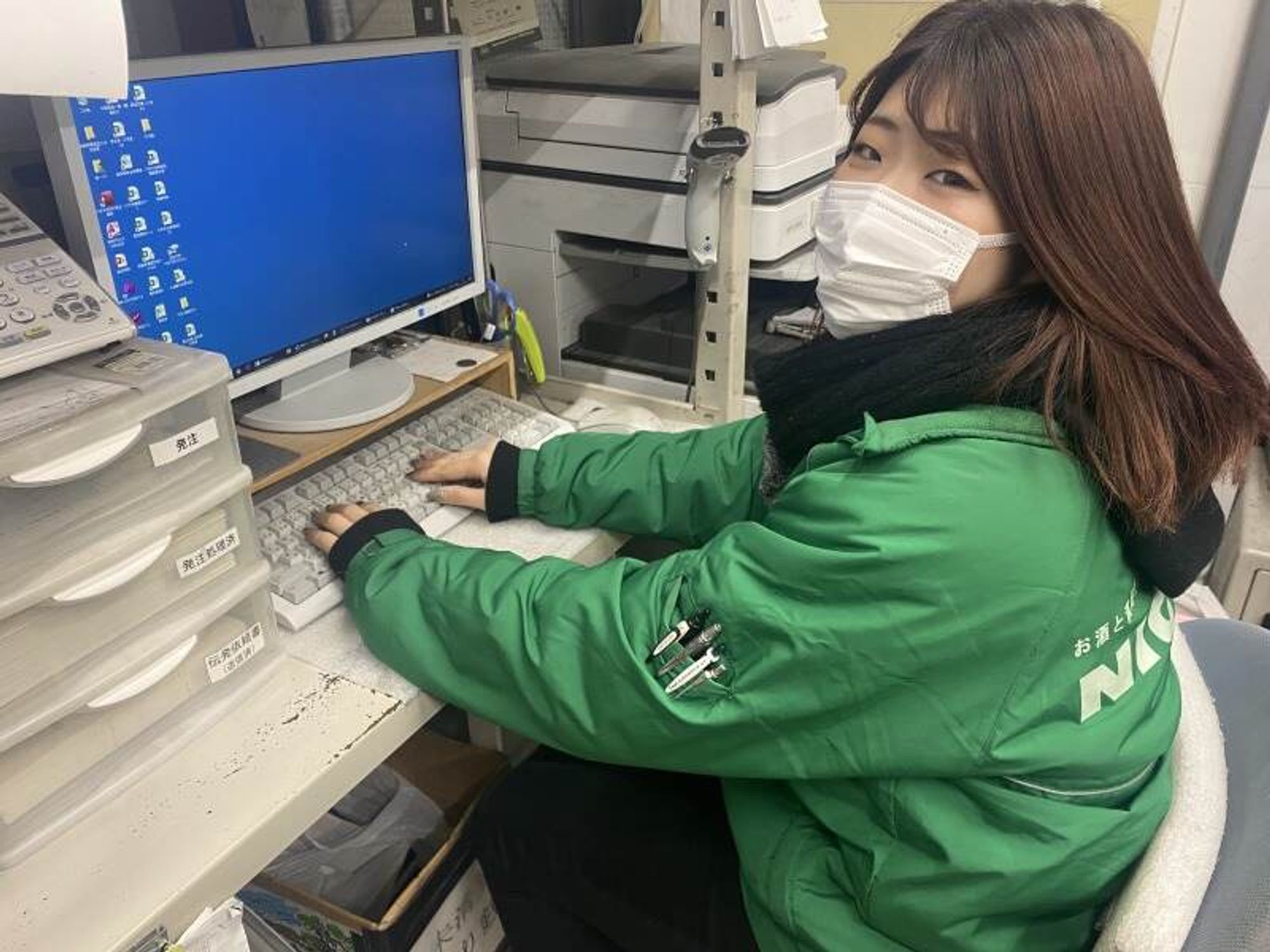 賞与年2回/週休2日！お酒の検品・在庫管理・免許不要の配達-0番目の画像