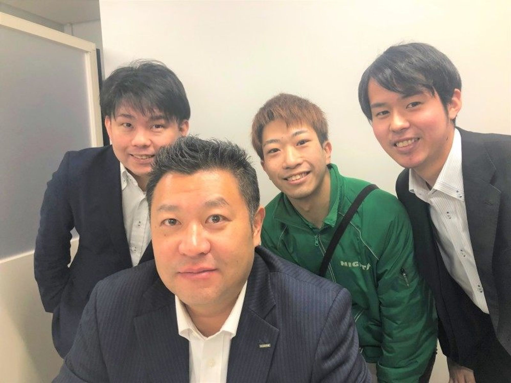 賞与年2回/週休2日！お酒の検品・在庫管理・免許不要の配達-1番目の画像