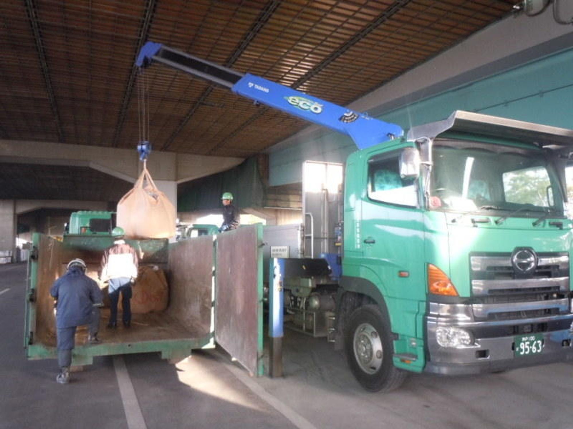 ドライバー／日勤勤務／地場エリアでの運転業務／残業なしの1枚目の画像