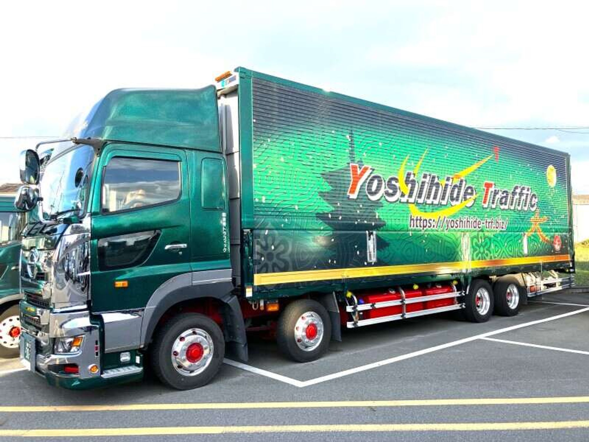 定期/◎毎日家に帰れて、月28万円も｜10tドライバーの1枚目の画像