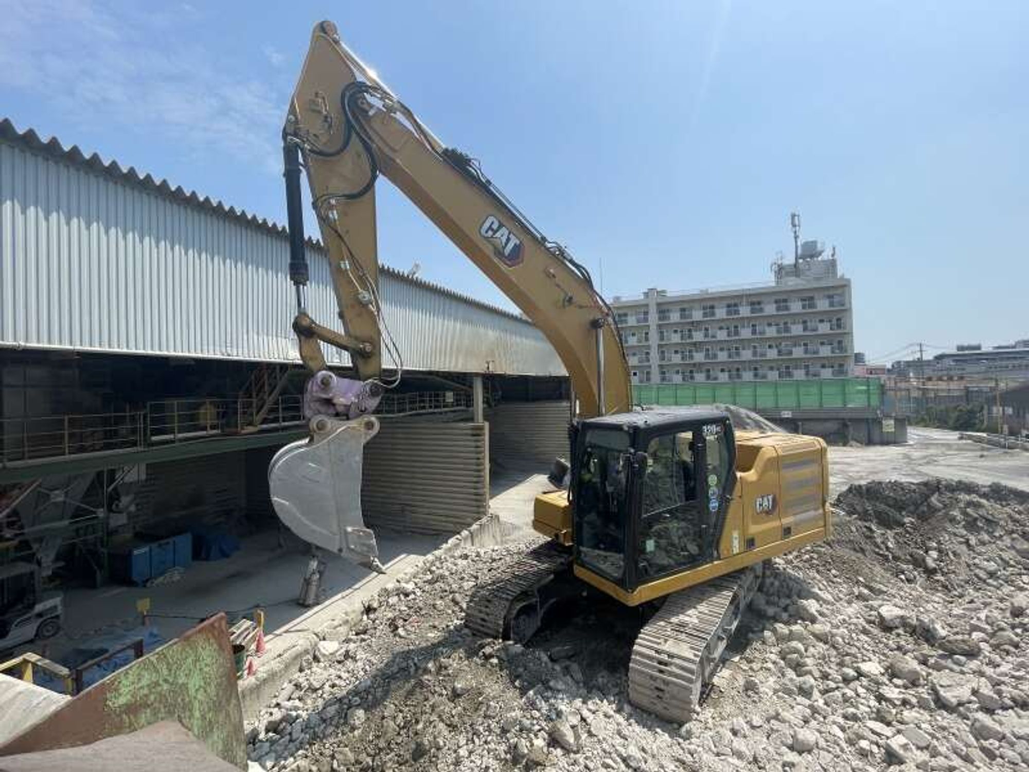 経験は浅かったが、今では重機を乗り回している。オペレーターの12枚目の画像