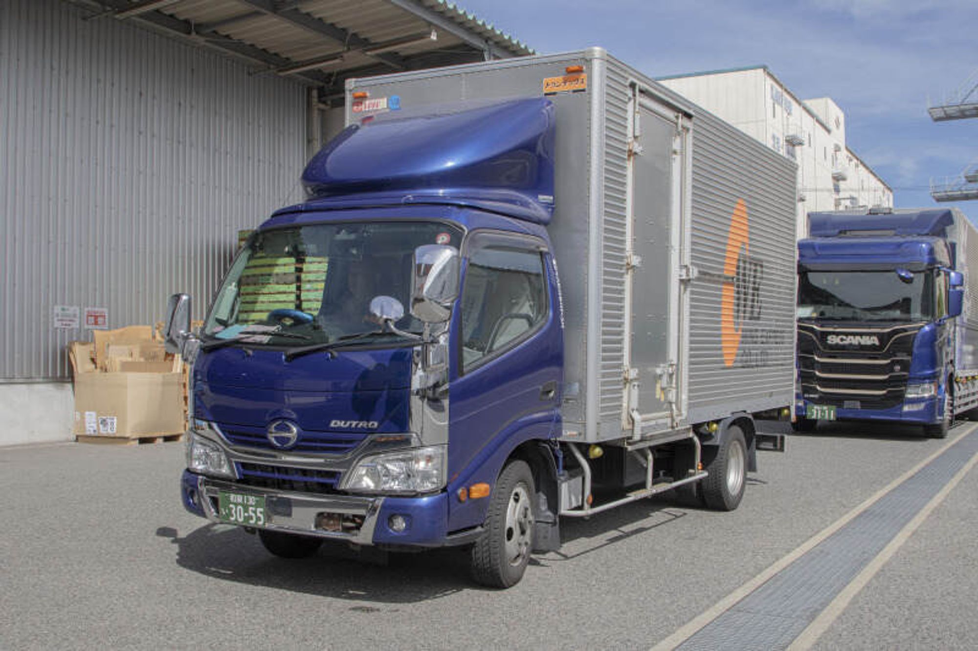 【成田空港】2tドライバー/地場/近距離/中距離/入社祝い金有-1番目の画像