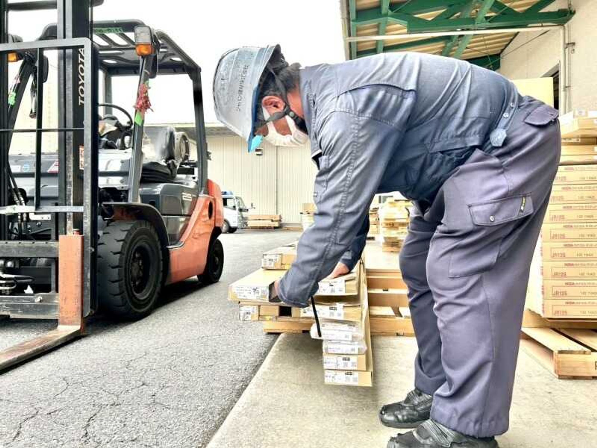 【安心の上場企業で倉庫管理!】完全週休2日制/体に負担なく働く-0番目の画像