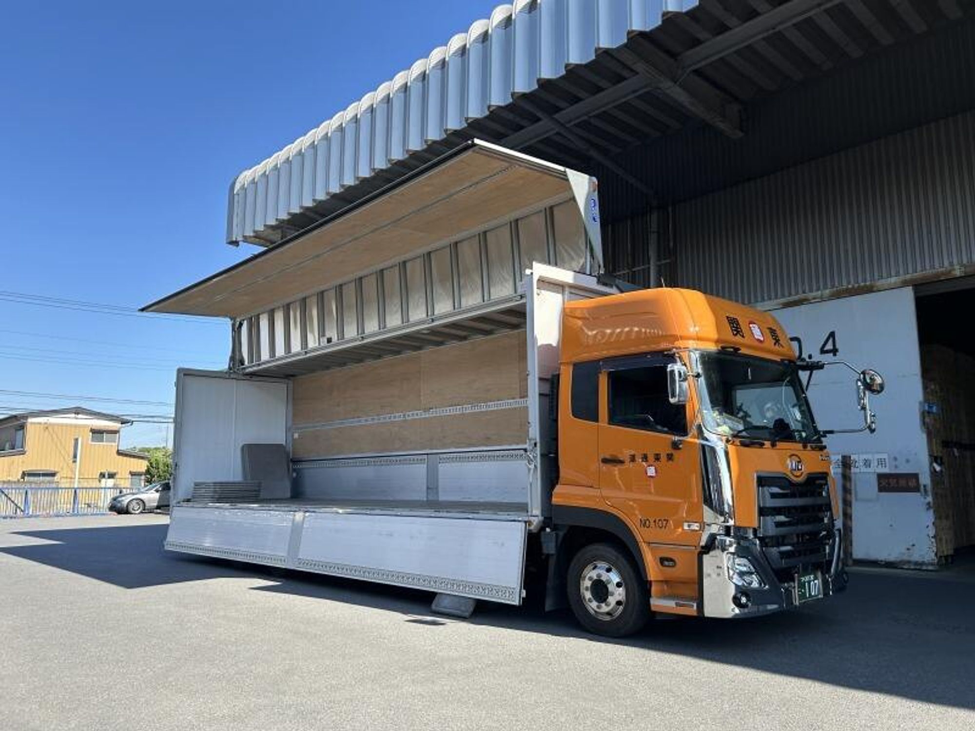 【地場配送】大型ドライバー募集/資格支援制度〇・月33万～可！-1番目の画像