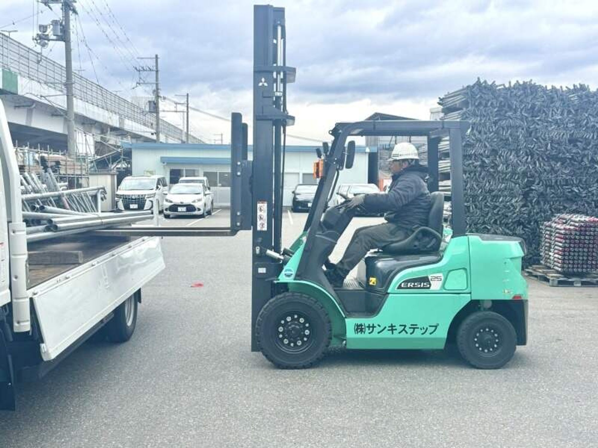 フォークリフト場内作業員｜足場の資材管理・運搬｜土日祝休み-0番目の画像
