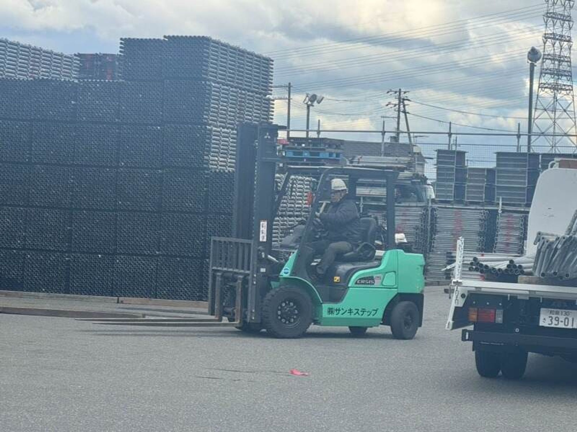 フォークリフト場内作業員｜足場の資材管理・運搬｜土日祝休み-2番目の画像