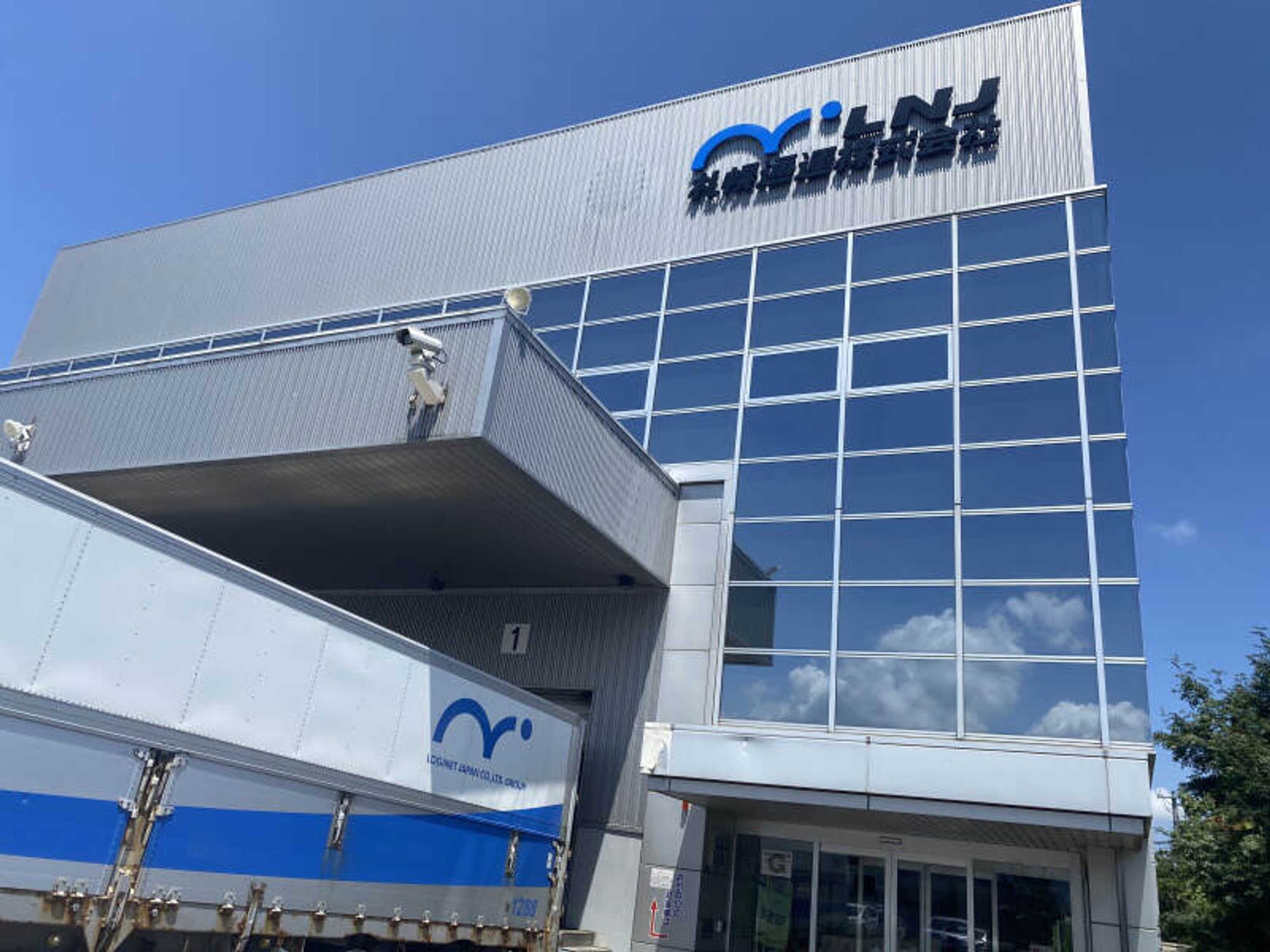 【増員募集!!】10ｔ/新車あり/想定月給30～50万/年間休日125日の1枚目の画像