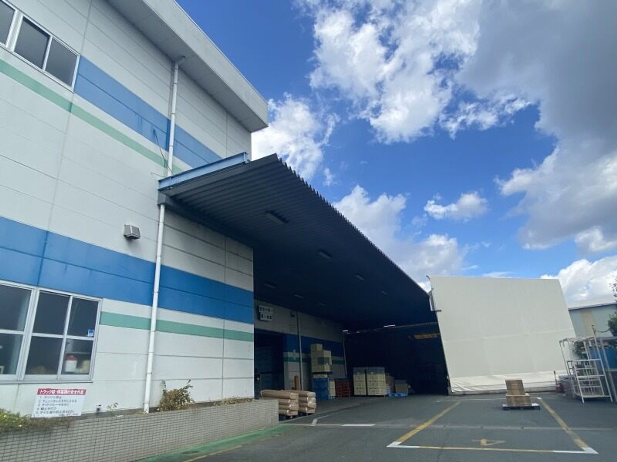 倉庫内入出庫作業｜安定企業｜男性女性活躍中｜車・バイク通勤OK-0番目の画像
