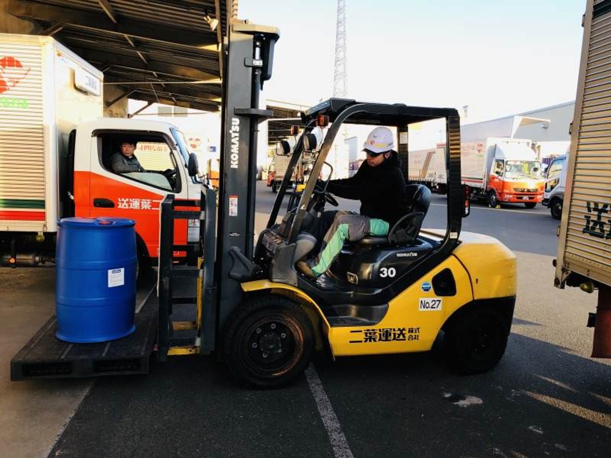 【フォークリフト作業】基本土日休み！月収23万円も可能。の0枚目の画像