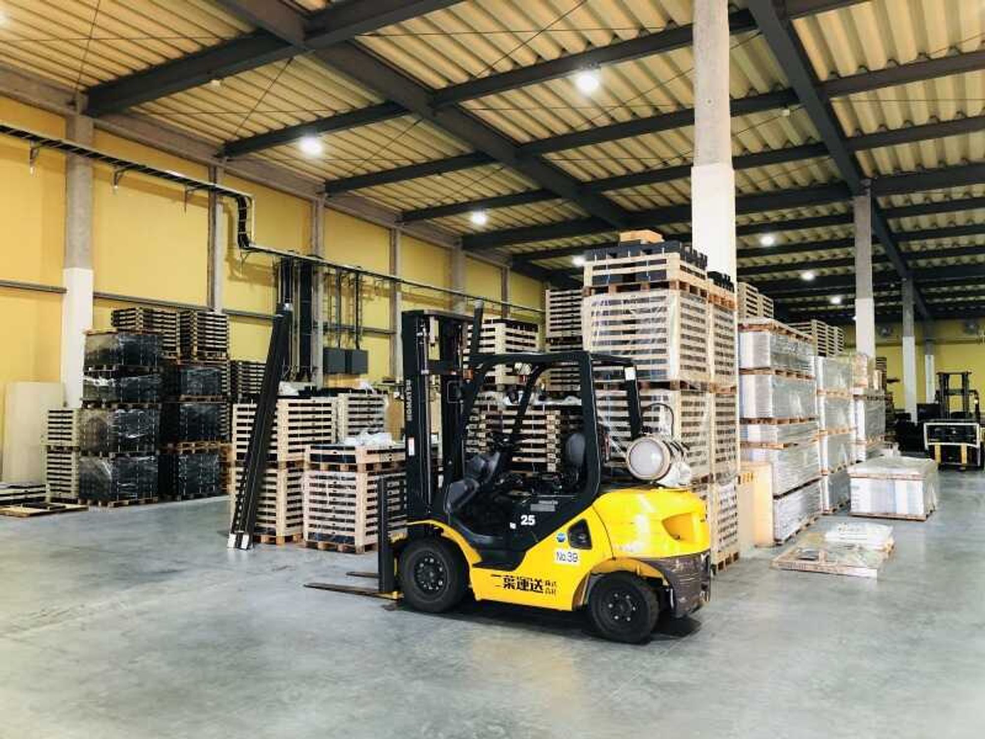 【フォークリフト作業】基本土日休み！夜勤でガッツリ稼ぐ-0番目の画像