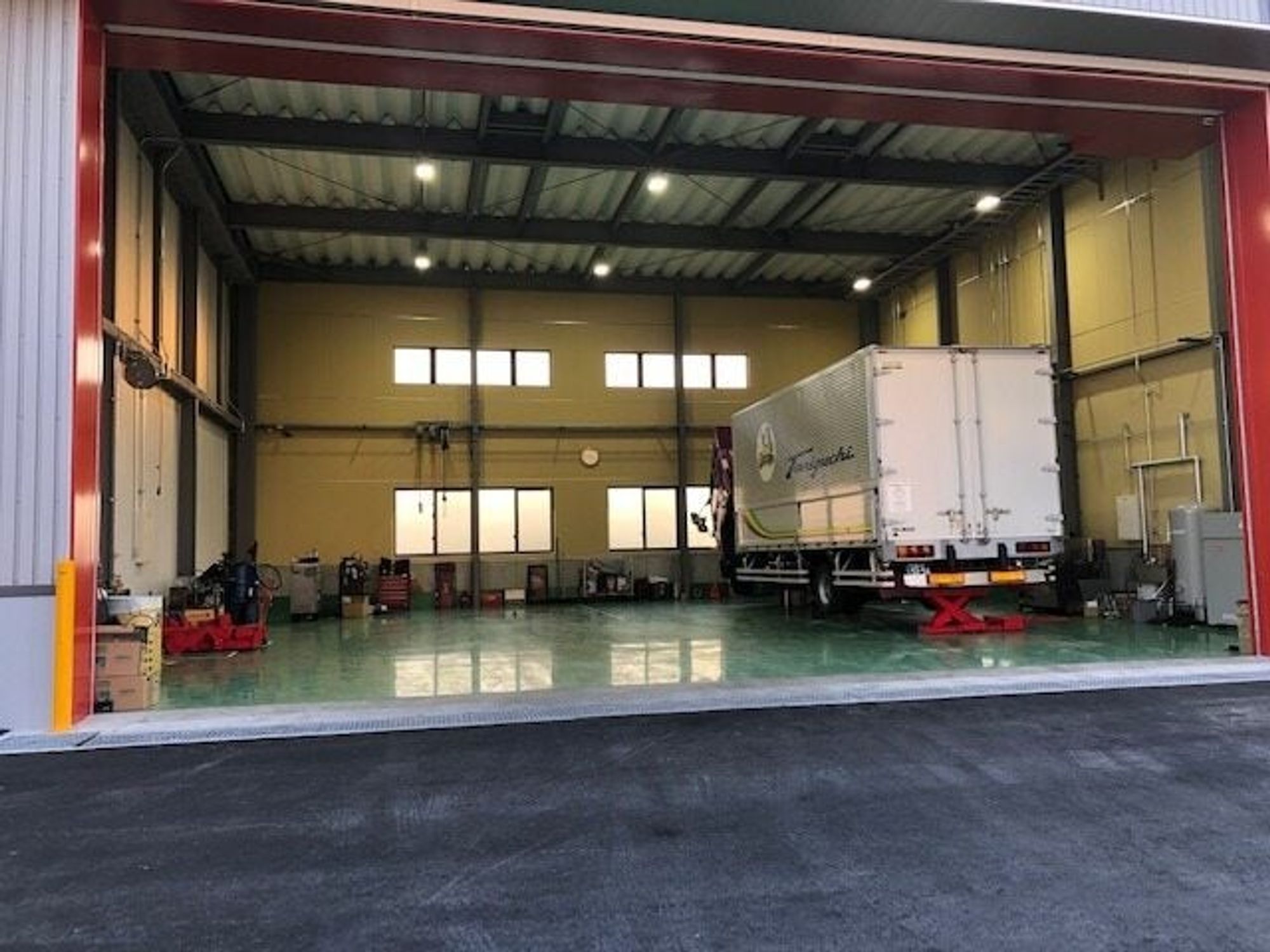 【大阪高槻市】車検整備／残業ほぼなし/見習いからOK!-2番目の画像