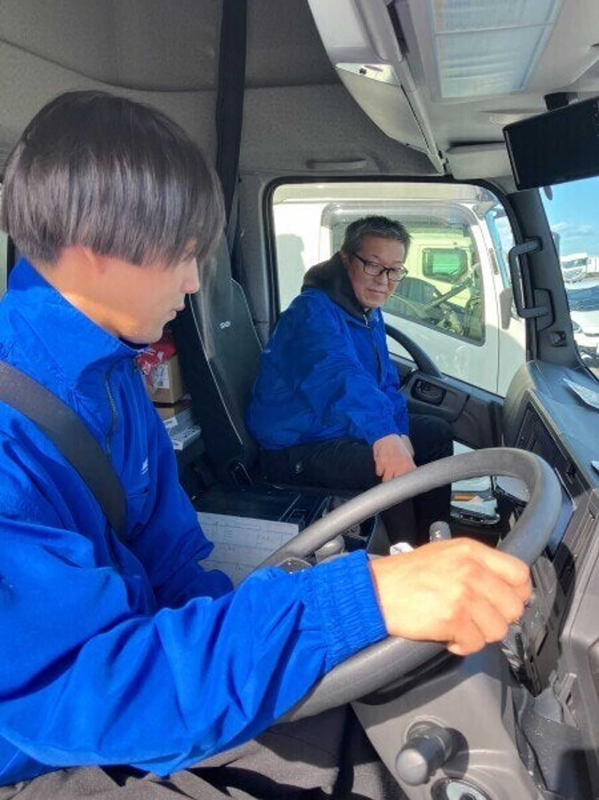 遠方応募歓迎！社宅あり/WEB面接OK/未経験OK/月34万～/4t増トン-1番目の画像