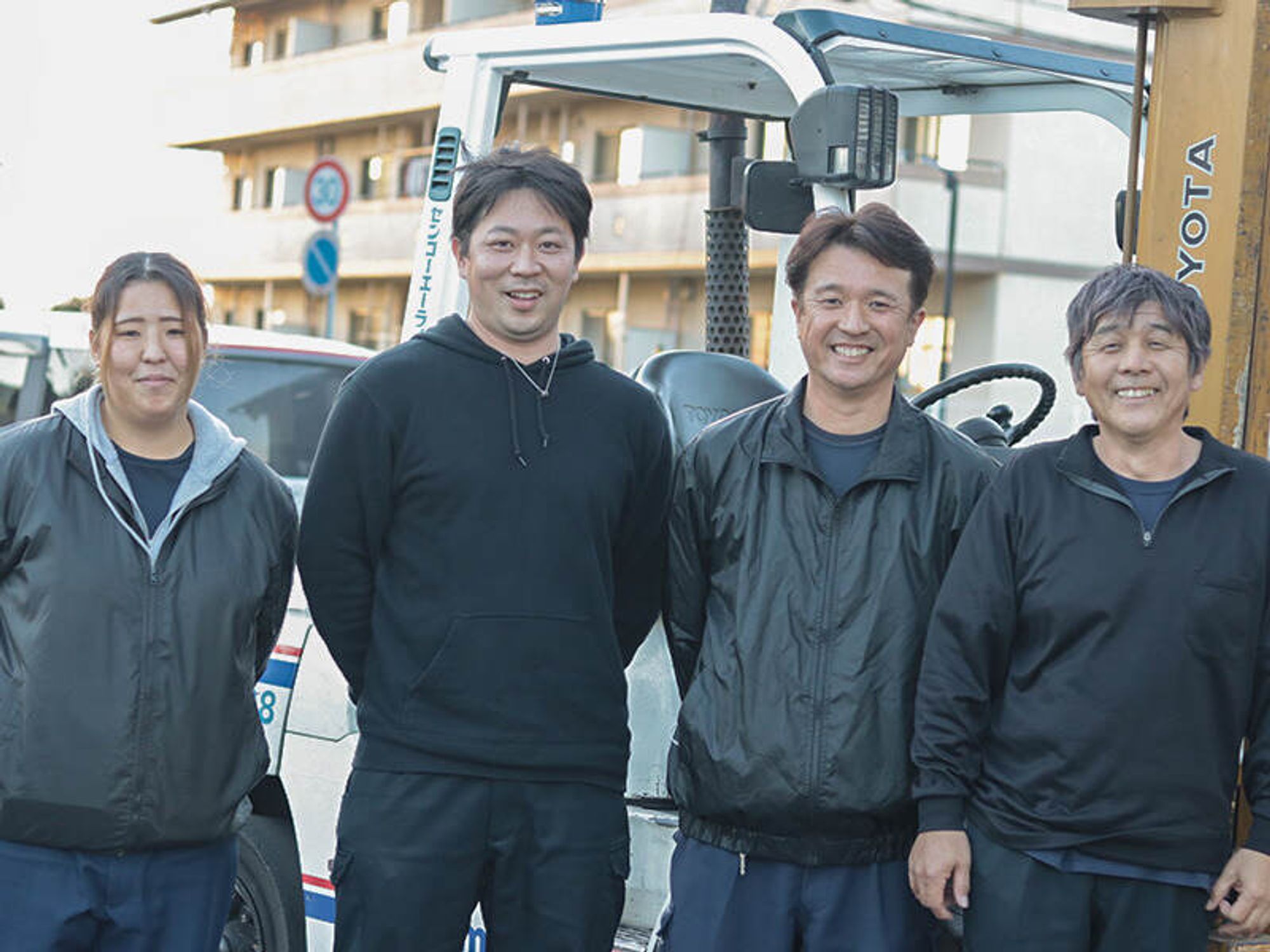 日勤のみ/女性活躍中/高収入/福利厚生充実の大型ドライバー-1番目の画像