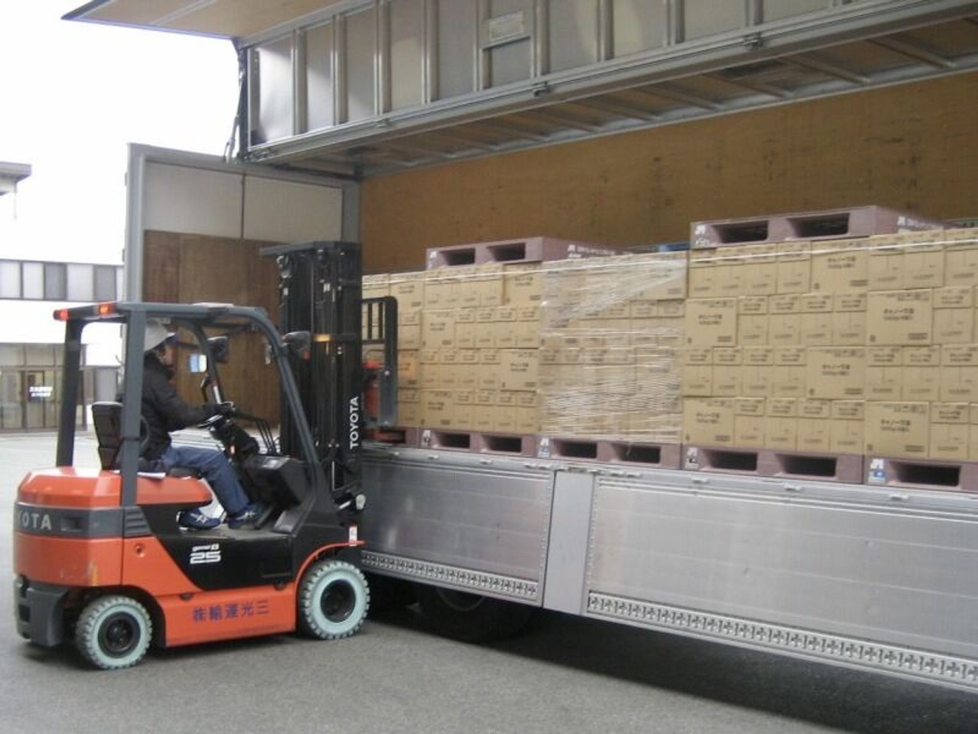 倉庫内でのフォークリフトによる入出庫作業/ピッキング・品出し-2番目の画像