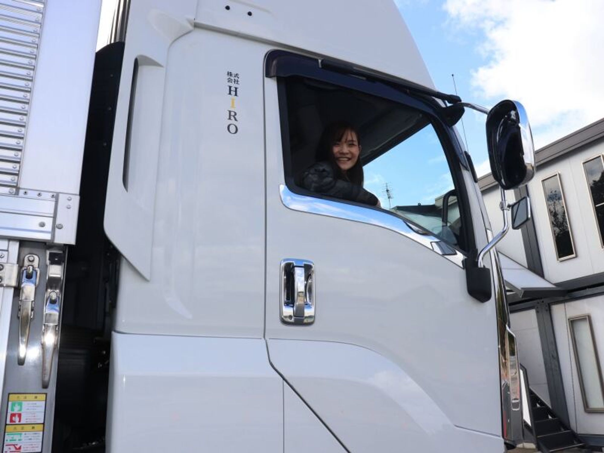 【10tドライバー】食事手当2~4万現金支給!手積み補助員あり◎-1番目の画像