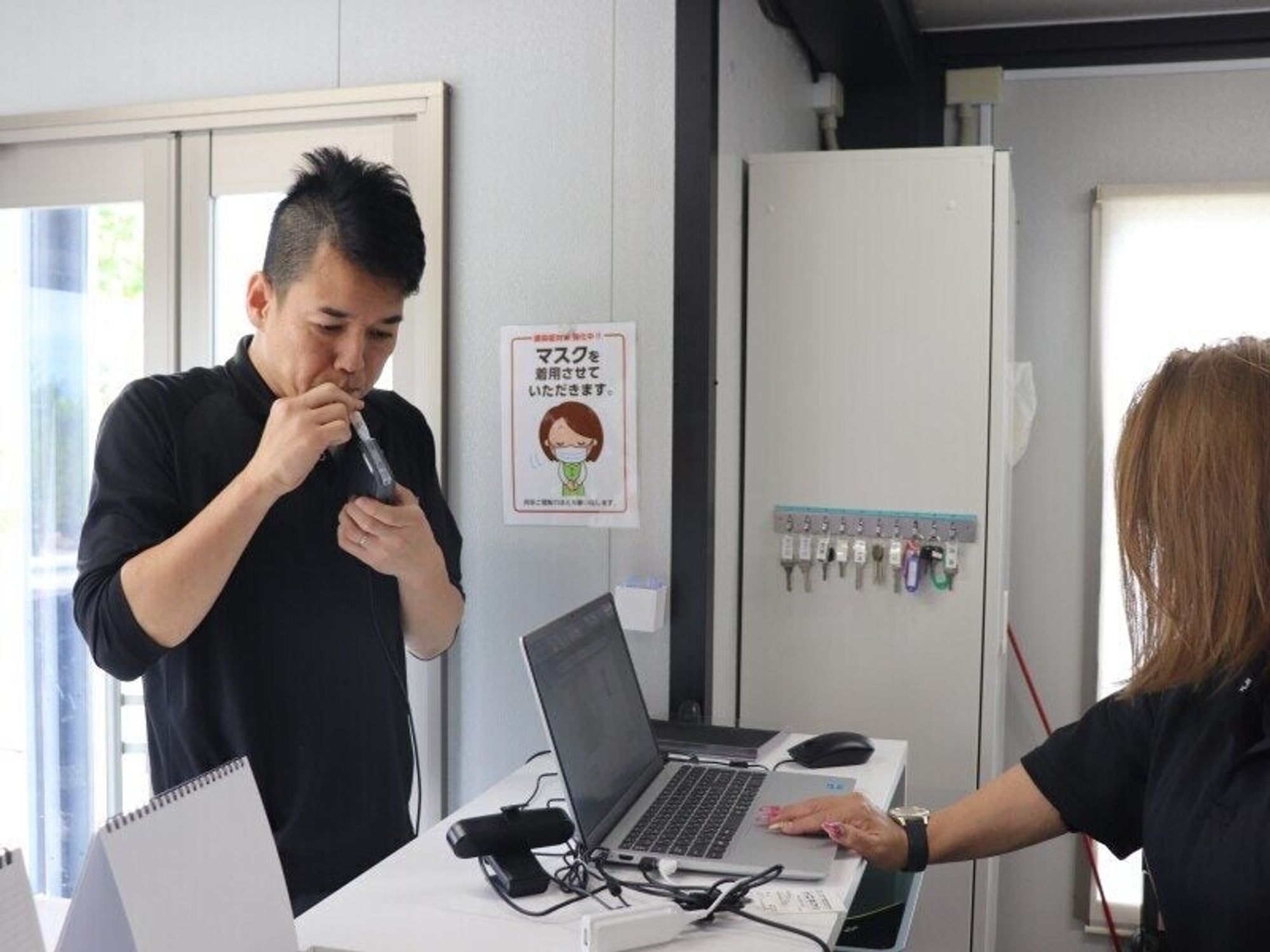 月給38万～＊毎日帰れる◎土日祝休みで年間休日120日！10ｔ地場-1番目の画像