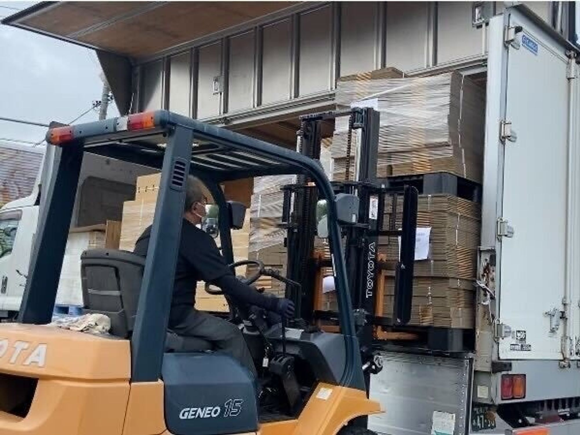 【大型ドライバー】免許を活かして働く。取引先は大手通販サイト-0番目の画像