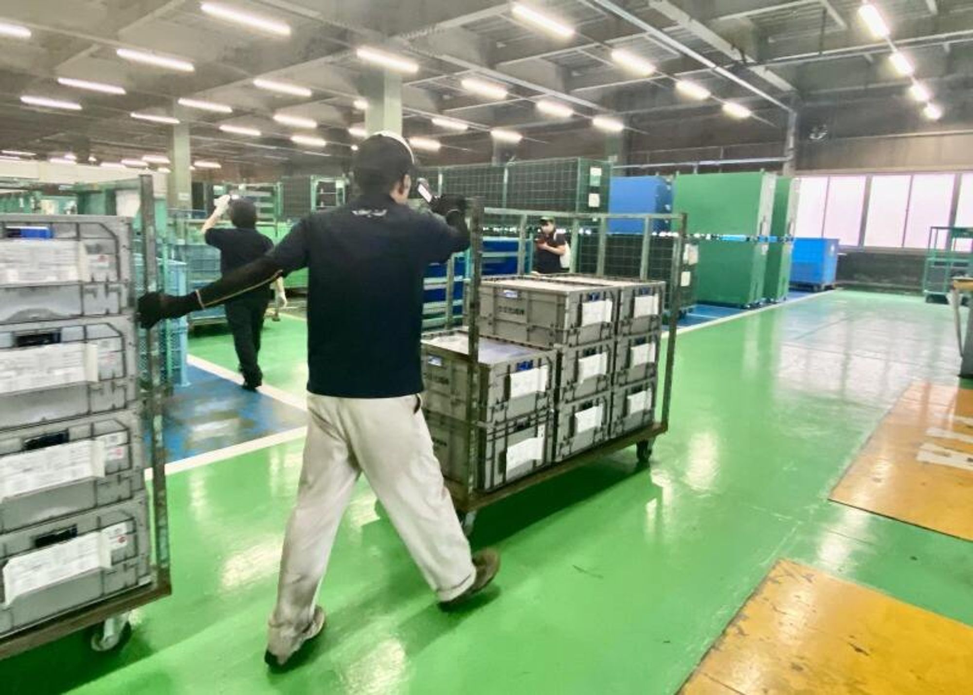 【月収30万以上可】4t近距離ドライバー◆土日休み・長期休暇あり-2番目の画像