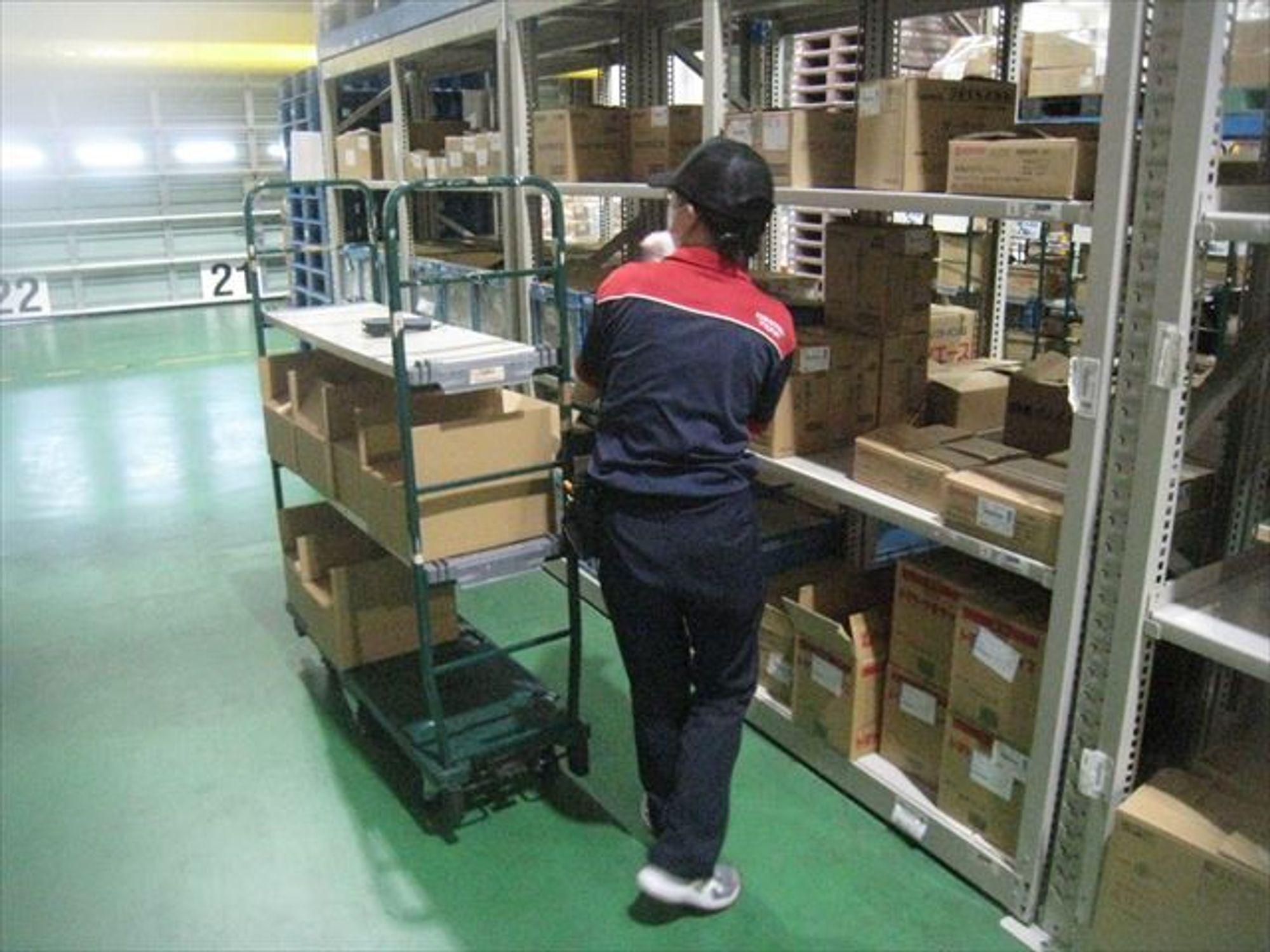 ＜検品・ピッキングなど＞福利厚生充実◎フォークリフト-2番目の画像