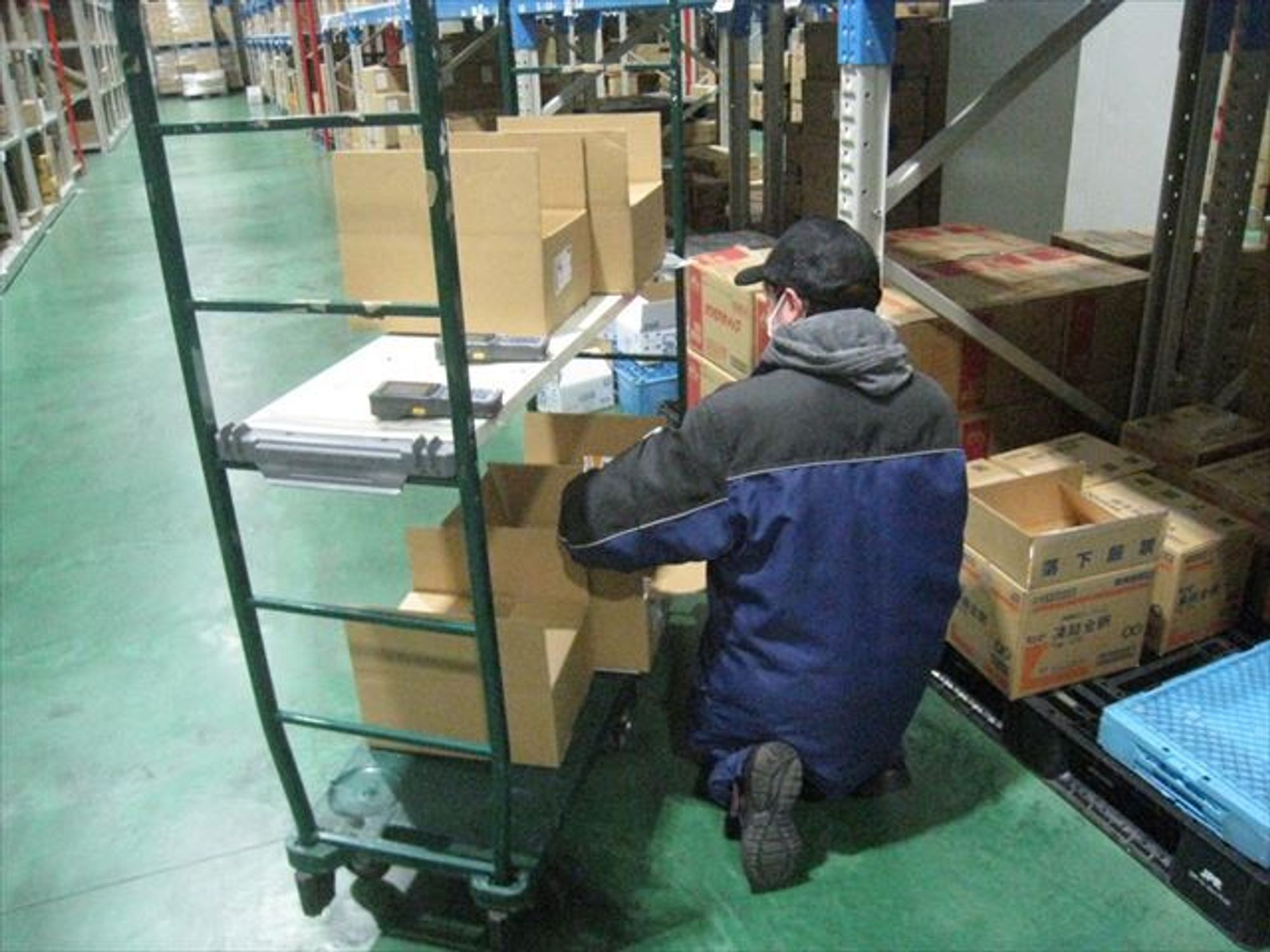 ＜検品・ピッキングなど＞福利厚生充実◎フォークリフト-1番目の画像