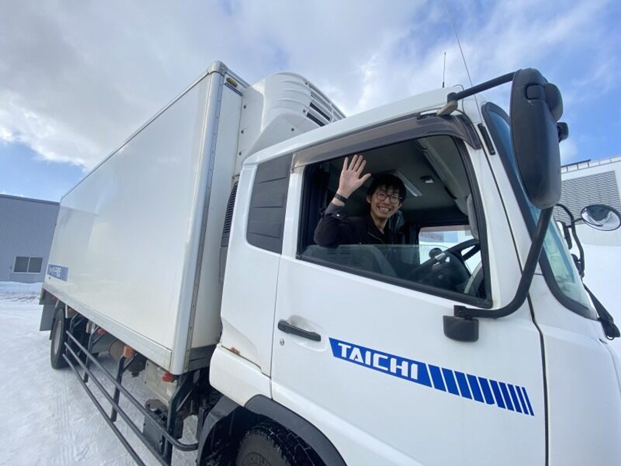 【免許取得支援◎普通免許OK/週休2日】WEB面接◎10tドライバー-1番目の画像