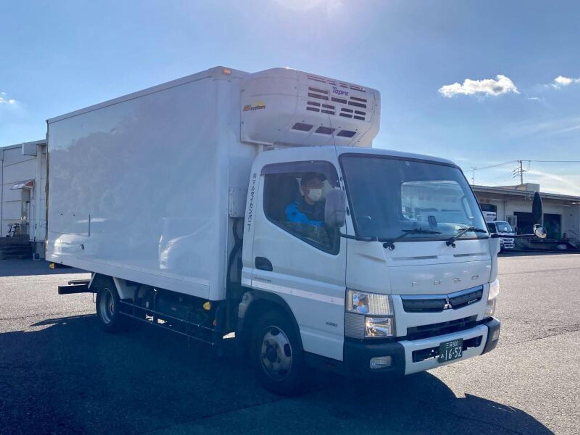 コンビニ店舗配送｜3tトラックドライバー【正社員募集】-1番目の画像