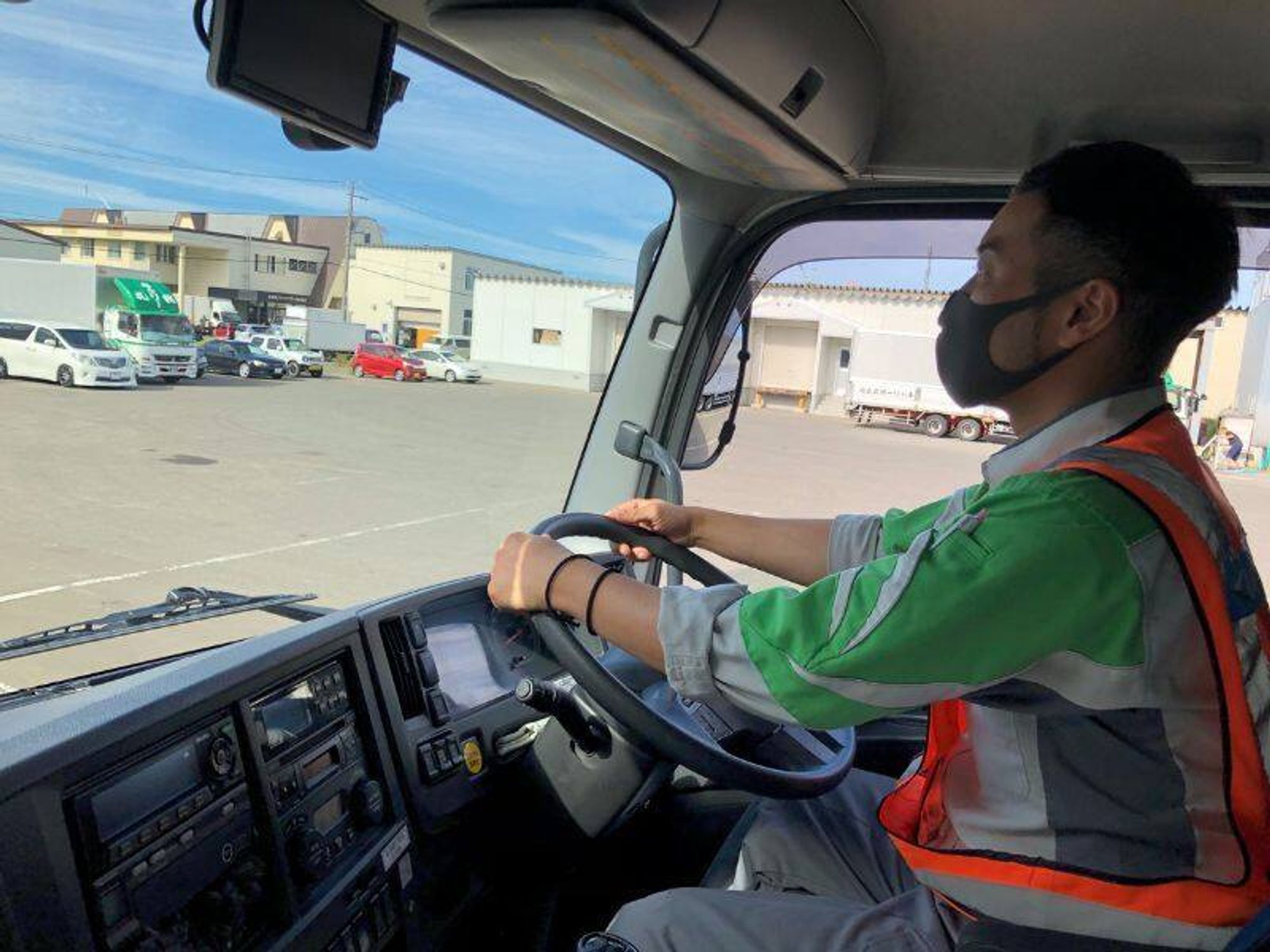 今からでも遅くない！未経験でも将来目指すは大型ドライバー！-1番目の画像