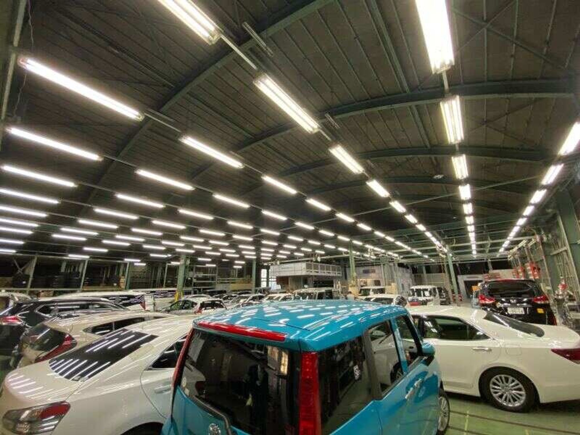 経験者必見/5年で月給12万UP可能な昇給制度あり/自動車の板金-1番目の画像