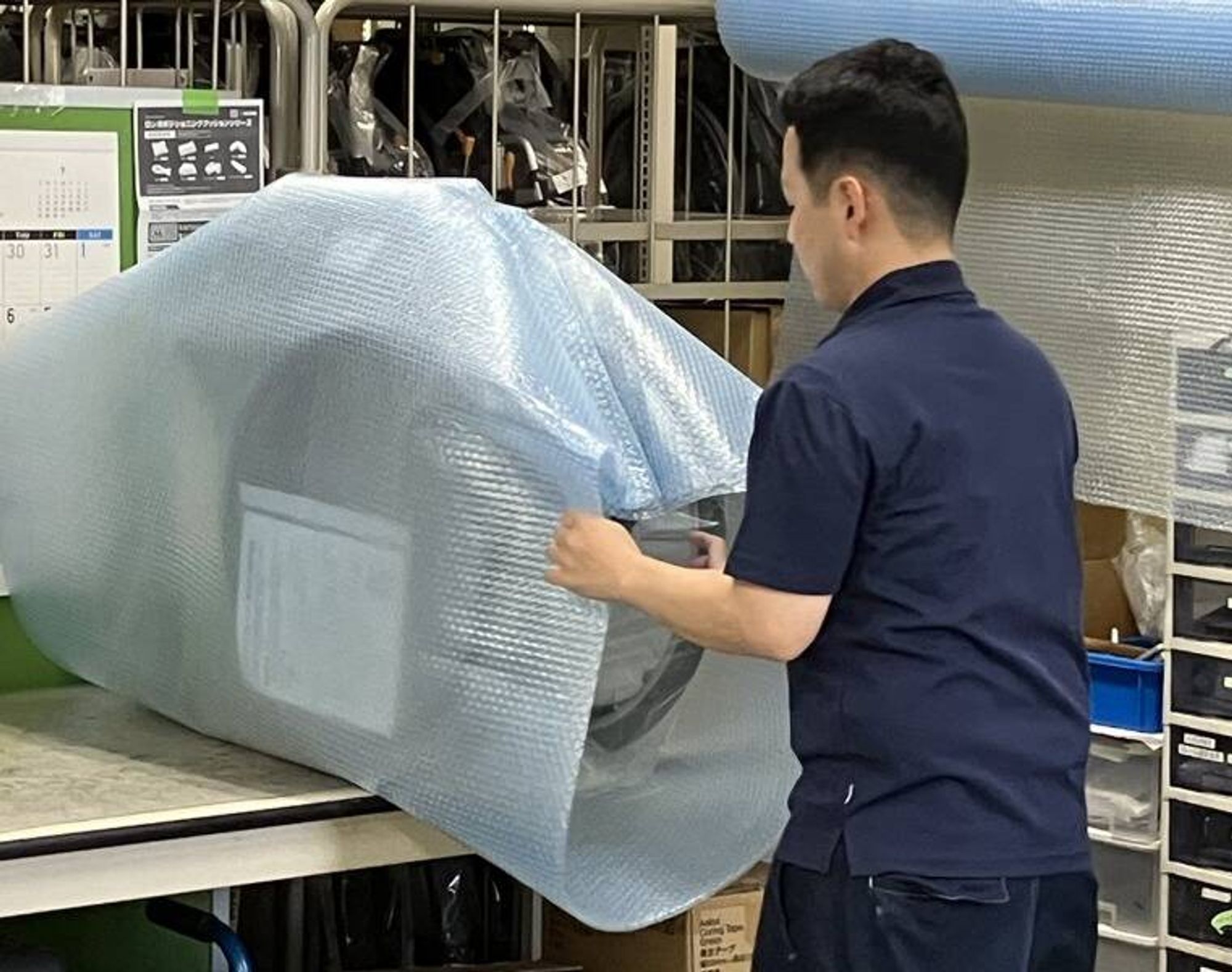 【倉庫】未経験OK、車通勤OK、残業ほぼナシ！完全週休二日！-0番目の画像