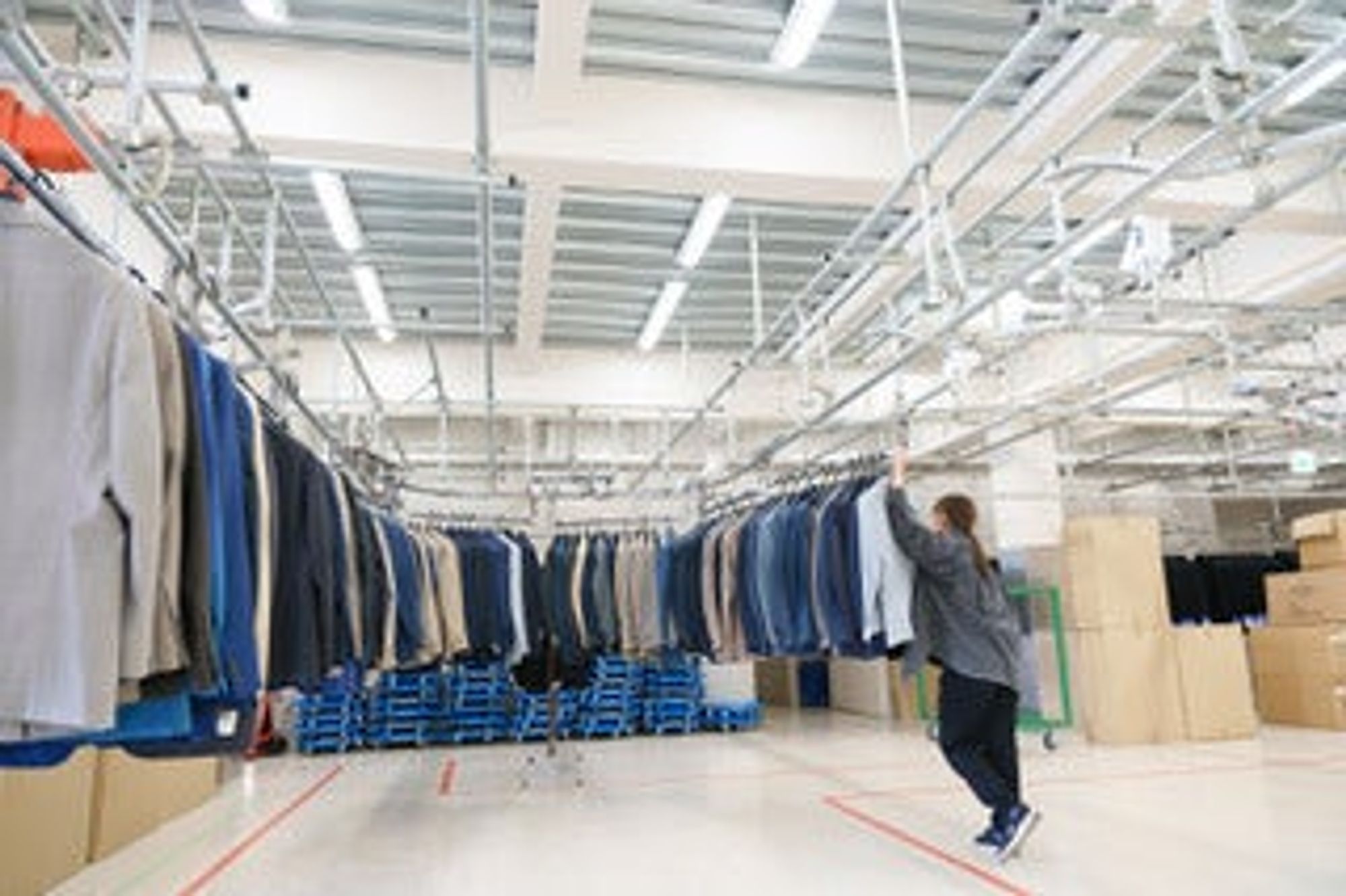 アパレル製品の物流社員|年間休日125日|残業少なめ|車通勤可-0番目の画像