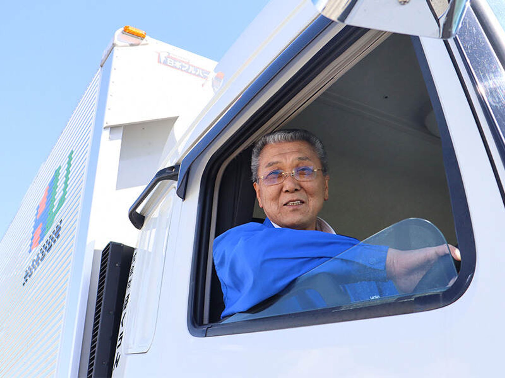 有名アーティストと全国ツアーも!? イベント用機材の輸送|大型-1番目の画像