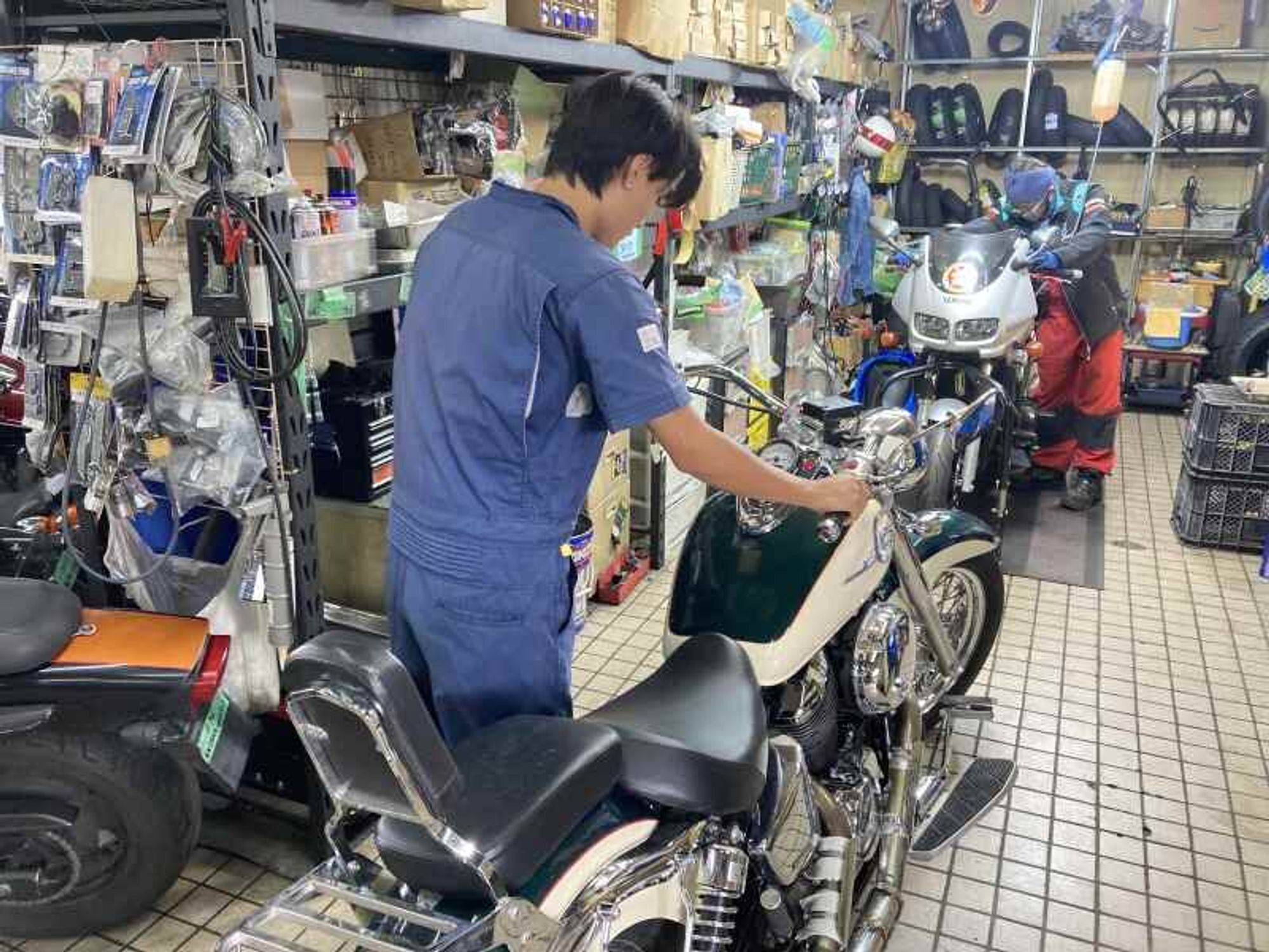 【働きながら資格取得】バイク好きおすすめ!未経験OK/整備-1番目の画像