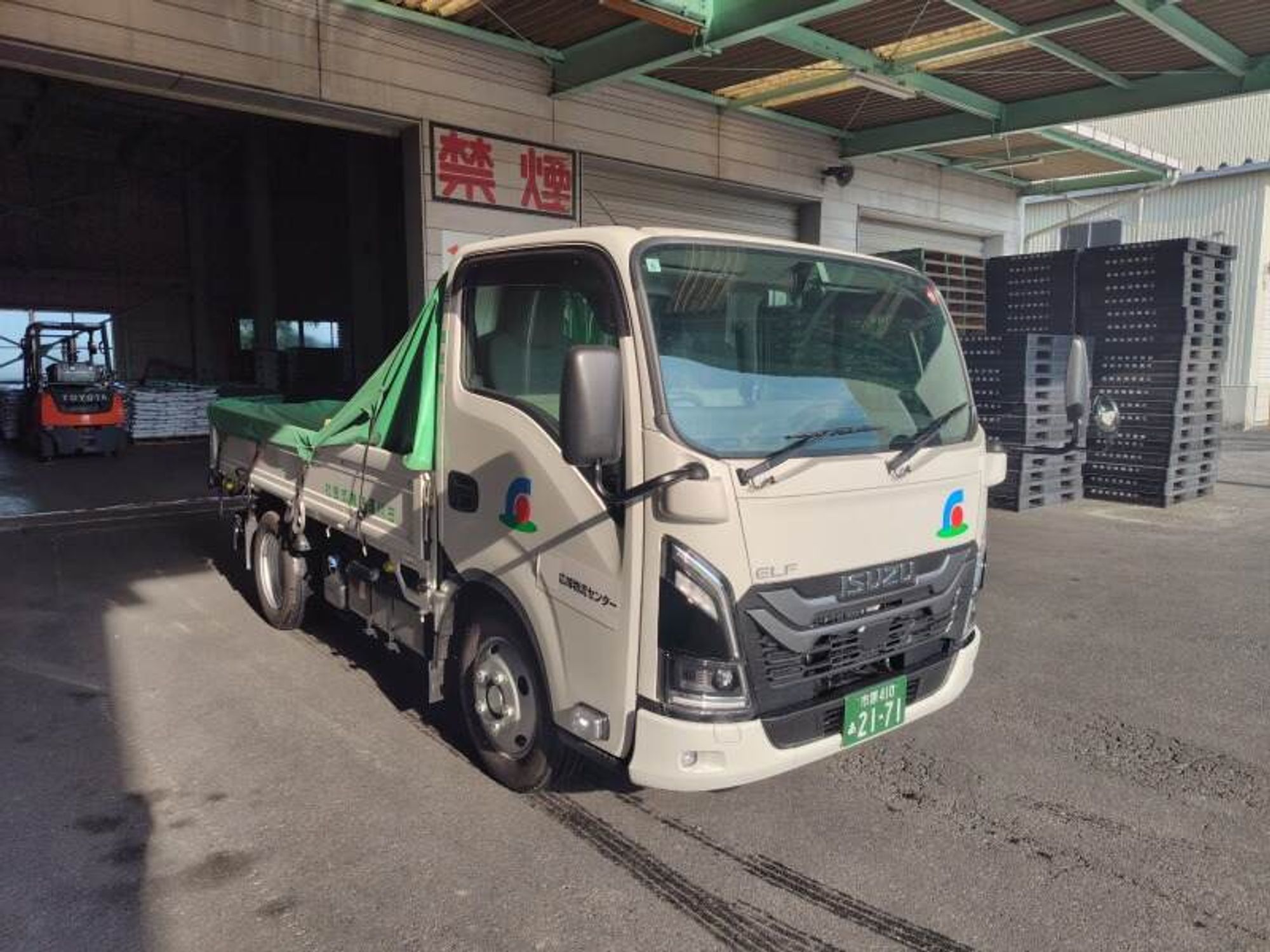 【土日祝休み】2tドライバー│年休120日以上の1枚目の画像