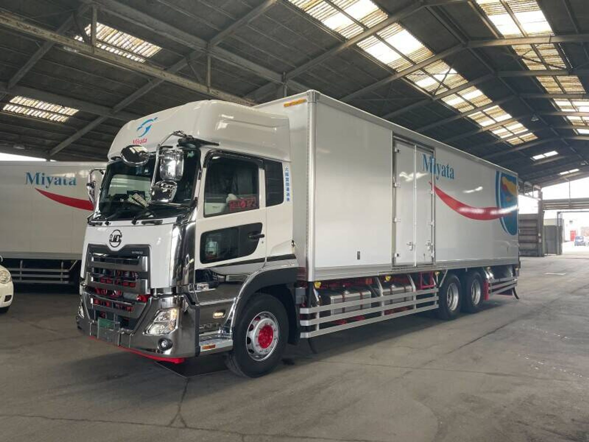 西宮/大型長距離ドライバー/月収40万以上/センター間輸送-1番目の画像