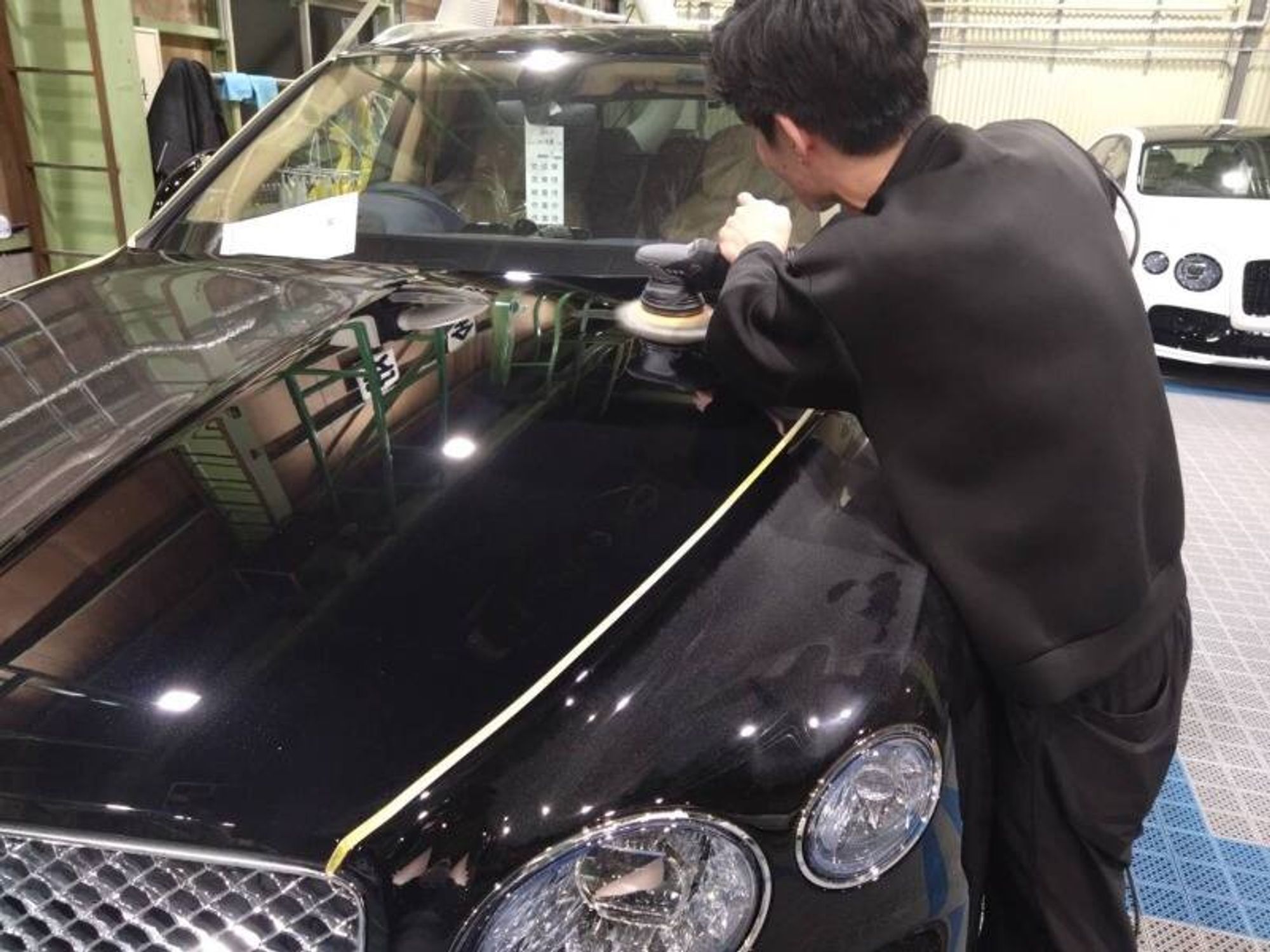 高級輸入車の納車準備スタッフ｜コーティング・洗車などの11枚目の画像